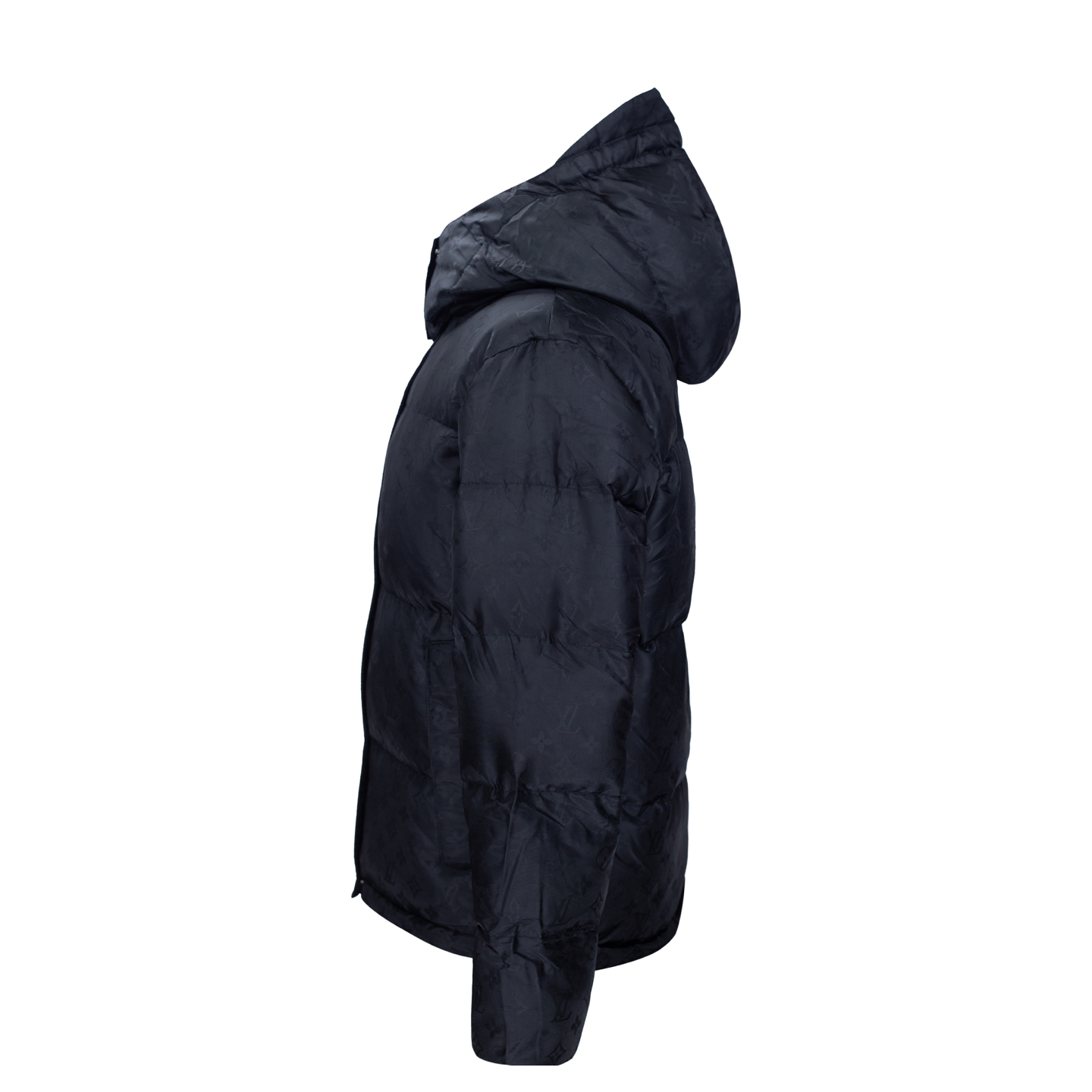 P270
款号:【Y106】
LOUIS VUITTON & 路易威登 lv 徽标压印全身拼接连帽羽绒服外套 
原版1:1订制五金配件全进口原版定制 欢迎专柜对比 绝对的高品质 采用顶级90白鸭绒 超柔软 充羽量蓬松饱满 超级重工 面料做工杠杠的👍版型完美 注意⚠面料超舒服  男女（今年第一次做羽绒服 跑量价格 性价比高破天花板）
【顶级面料+特点:
✅羽绒涵量 95绒，克重约320g
✅全身采用LOGO满印 
✅以潮奢感入局，实现保暖有型双重达标
✅需要单独定制，非常厚实，360度都有立体饱满的感觉！
✅羽绒服运用了双层防绒内胆设计！防风性能超强
✅五金 1:1 全定制复刻zp
工艺:
现货重磅大牛货!  最高版本明星同款情侣原厂出品，必定是好好的，这款羽绒服运用了双层防绒内胆设计！防风性能超强，冬天穿会非常保暖!白鸭绒填充，蓬松度高，零下十几度穿着也没问题❗
Color：黑色
Size：M-L-XL-XXL