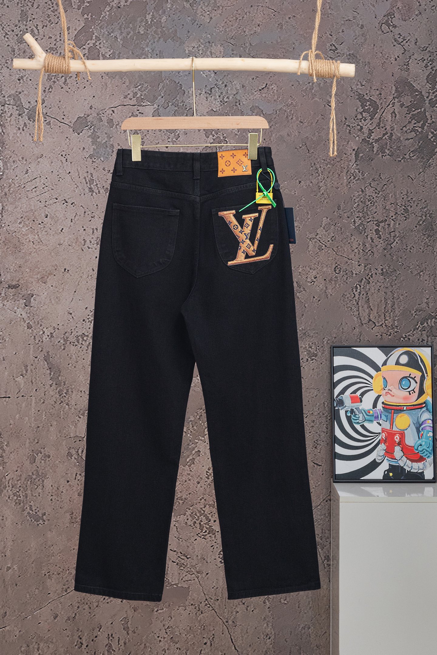 P120 N.º de modelo: 【M2306】 LOUIS VUITTON SS26 Jeans rectos con logo estampado en el bolsillo, unisex, calidad tope, di…