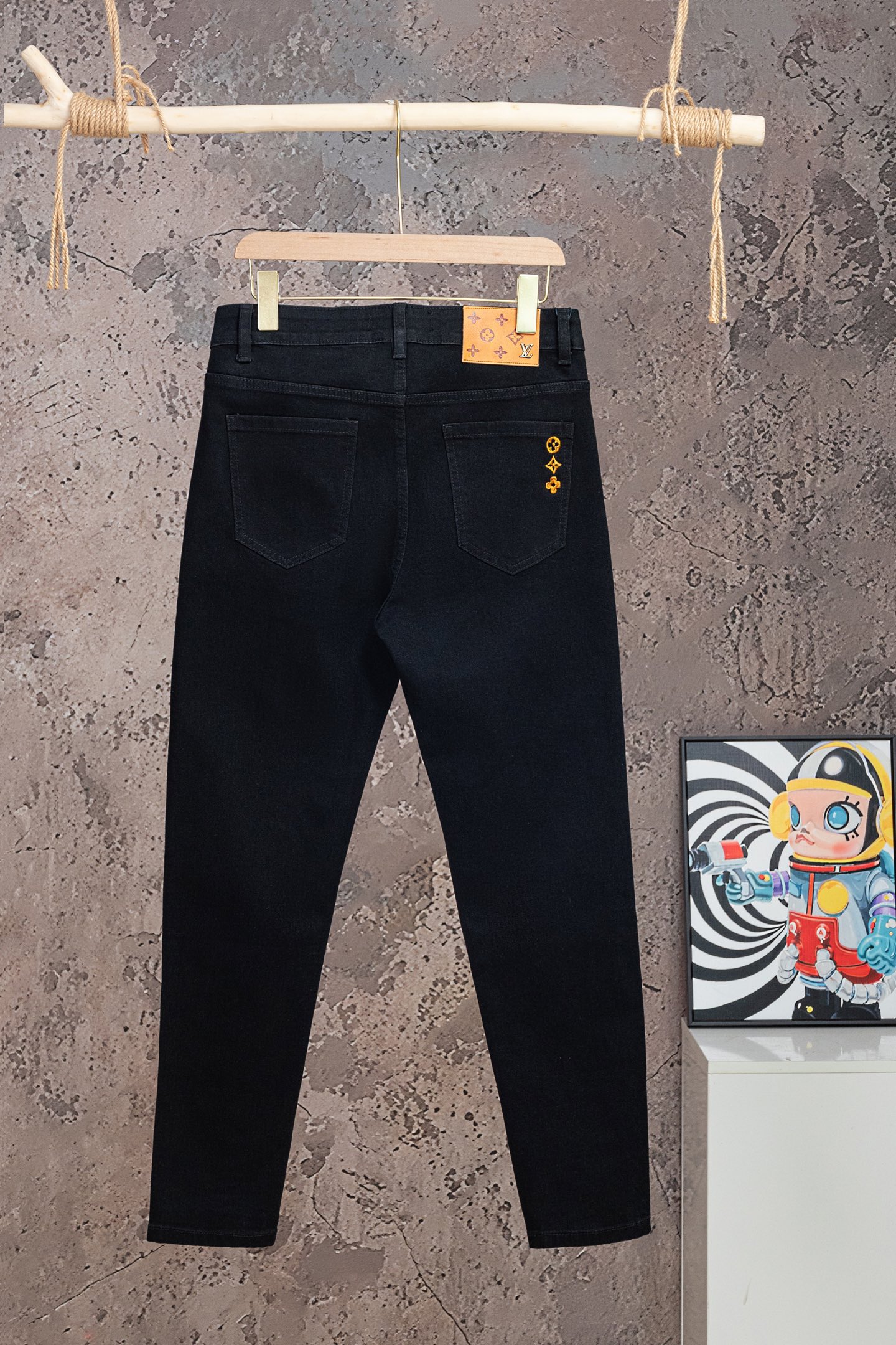 P120 N.º de modelo: 【M2310】 LOUIS VUITTON SS26 Jeans rectos con logo bordado en el bolsillo, unisex, calidad tope, dife…