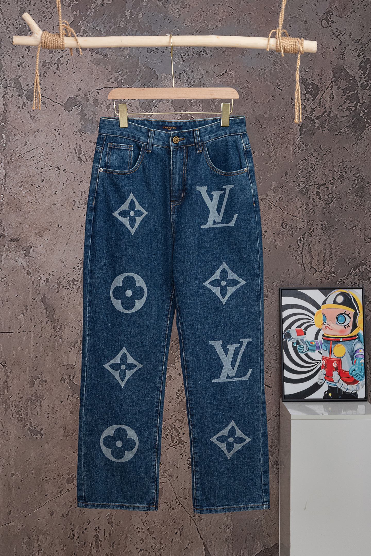 P120 N.º de modelo: 【M2315】 LOUIS VUITTON SS26 Jeans rectos con gran logo estampado, unisex, calidad tope, diferentes a…