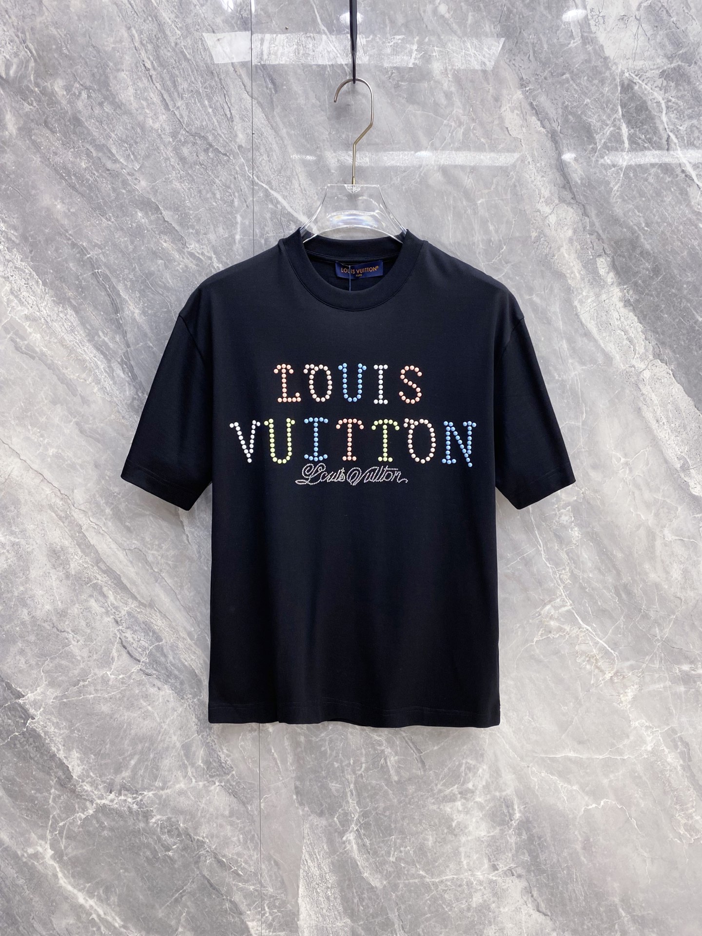【 LV 2026春夏 · 高阶定制T恤】🔹 核心面料：秘鲁进口匹马棉 × 顶级丝光工艺🔹 核心体感：蚕