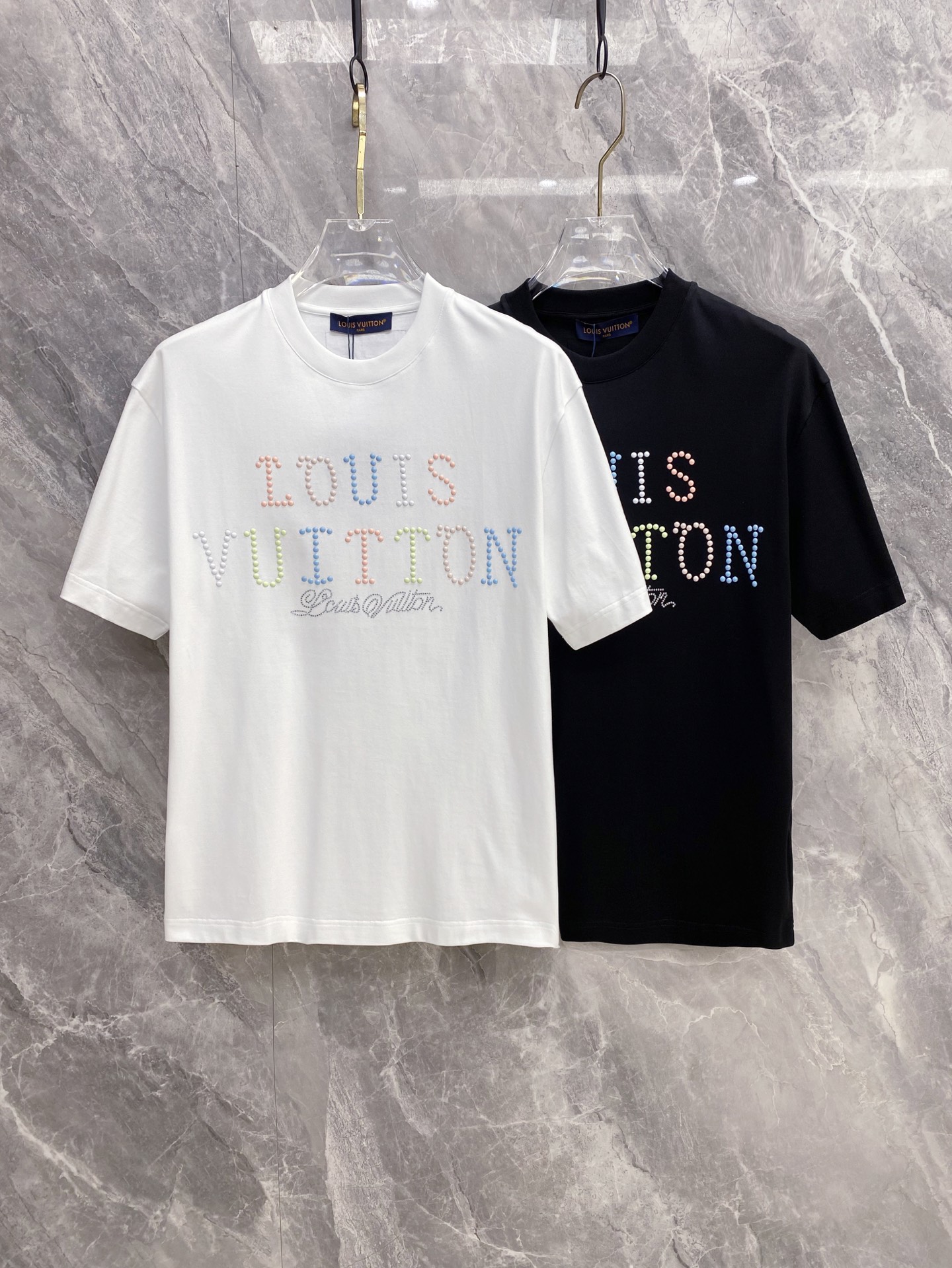 【 LV 2026春夏 · 高阶定制T恤】🔹 核心面料：秘鲁进口匹马棉 × 顶级丝光工艺🔹 核心体感：蚕