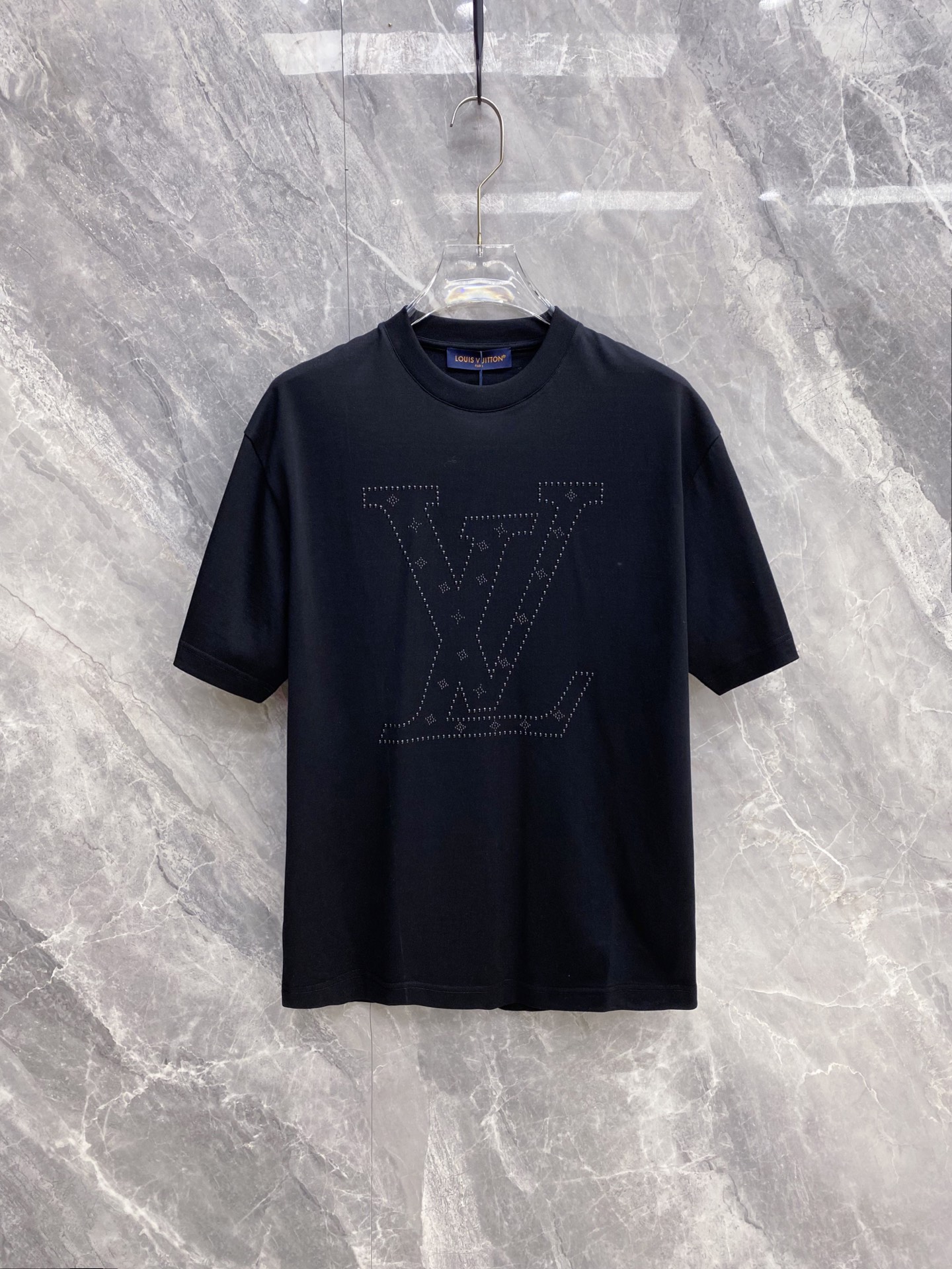 【 LV 2026春夏 · 高阶定制T恤】🔹 核心面料：秘鲁进口匹马棉 × 顶级丝光工艺🔹 核心体感：蚕