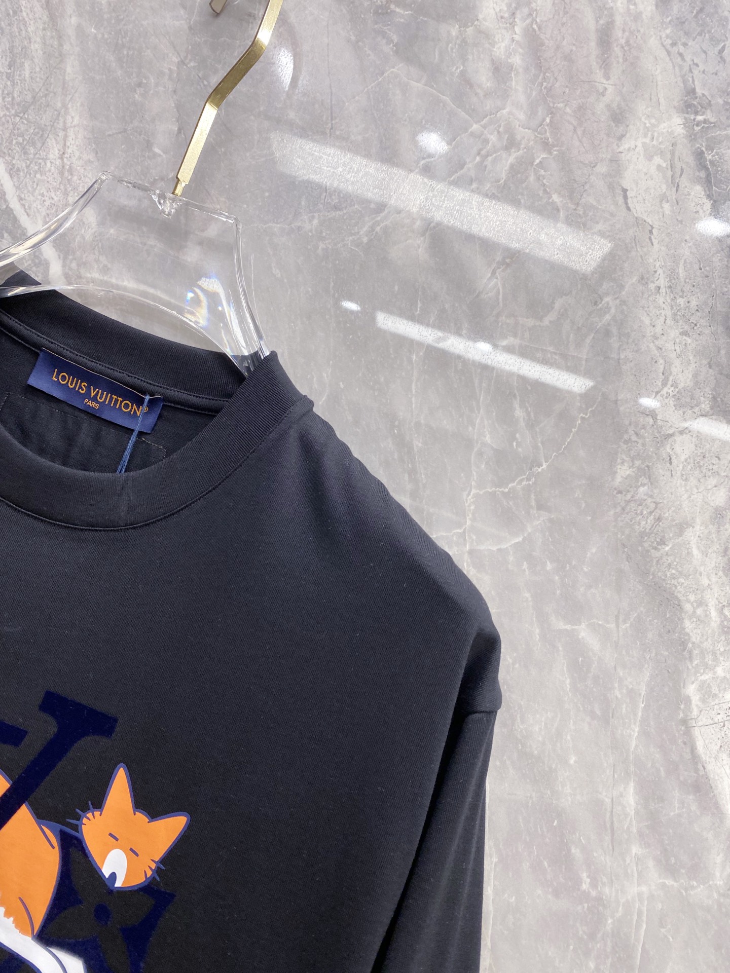 【 LV 2026春夏 · 高阶定制T恤】🔹 核心面料：秘鲁进口匹马棉 × 顶级丝光工艺🔹 核心体感：蚕