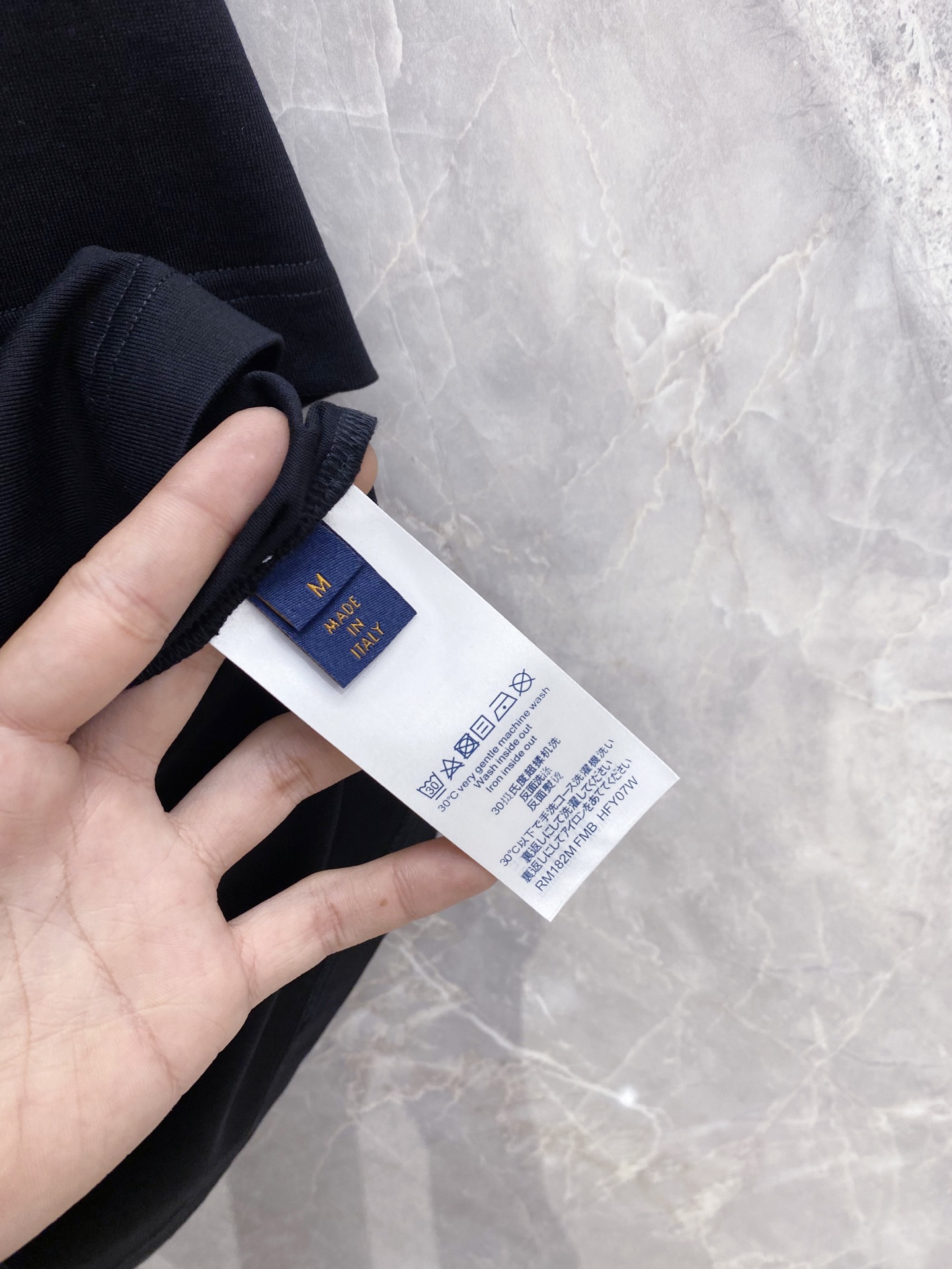 【 LV 2026春夏 · 高阶定制T恤】🔹 核心面料：秘鲁进口匹马棉 × 顶级丝光工艺🔹 核心体感：蚕