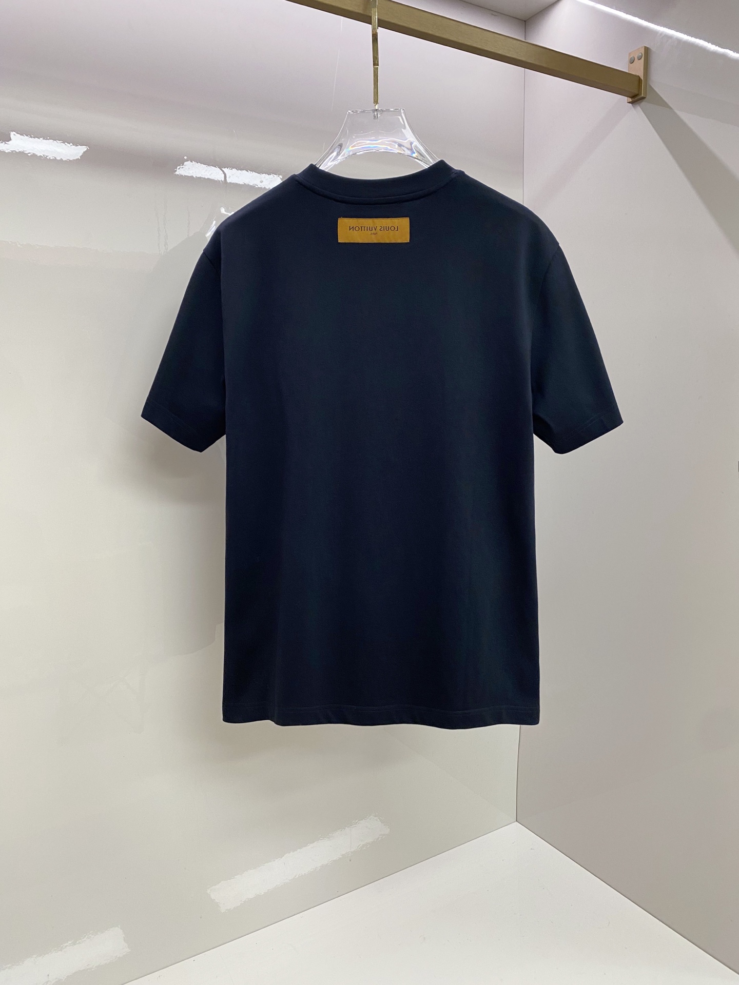 LV 2026ss 春夏新款首发专柜最新款短袖圆领T恤 高端订制 设计前卫时尚！品牌logo重工艺设计 