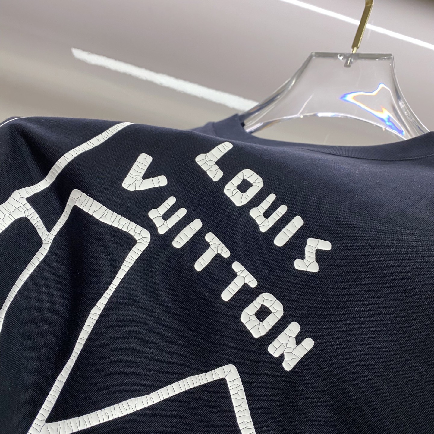 LV 2026ss 春夏新款首发专柜最新款短袖圆领T恤 高端订制 设计前卫时尚！品牌logo重工艺设计 