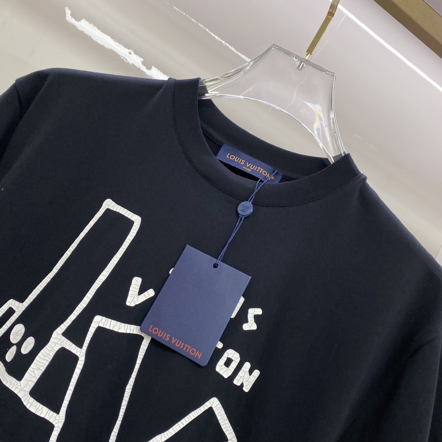 LV 2026ss 春夏新款首发专柜最新款短袖圆领T恤 高端订制 设计前卫时尚！品牌logo重工艺设计 