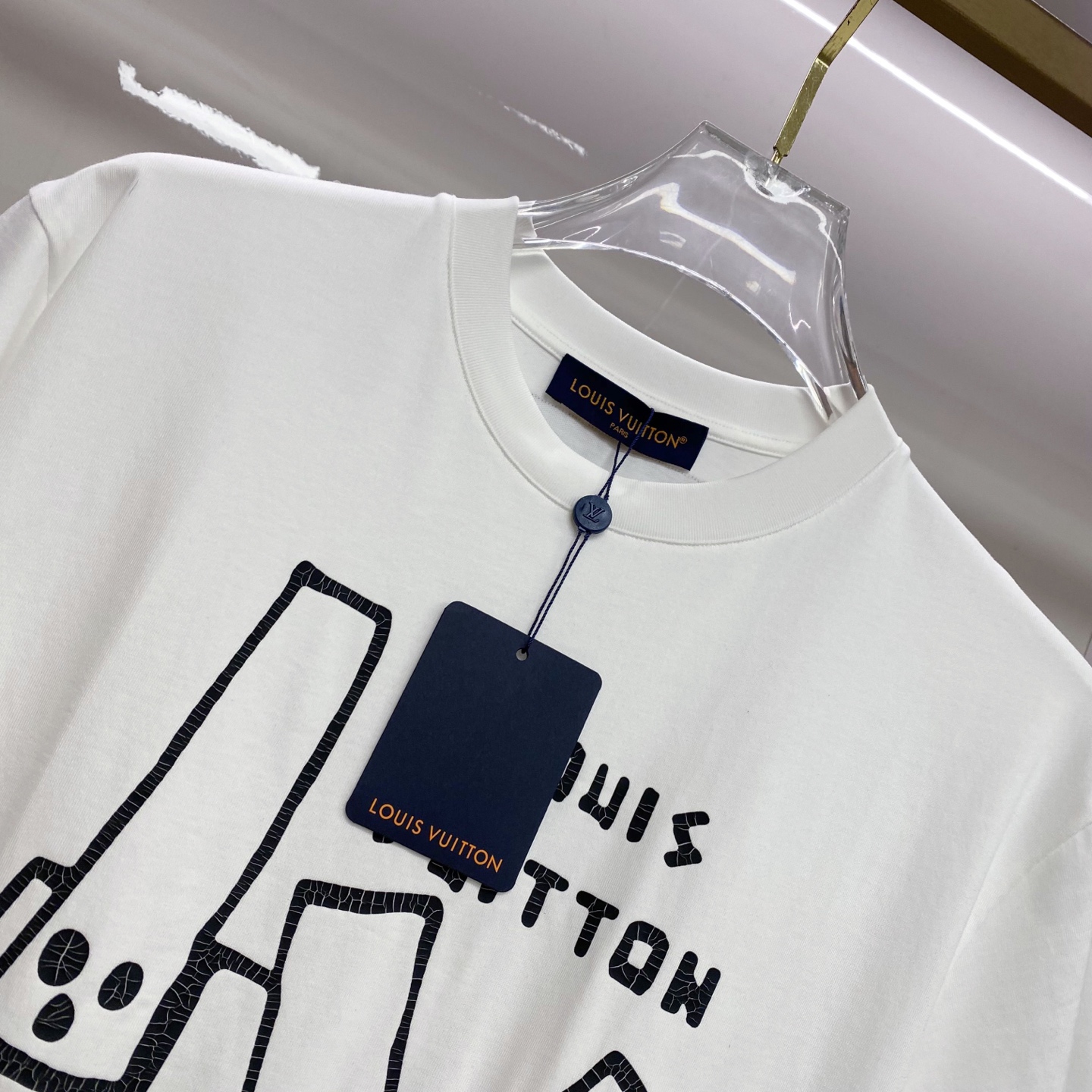 LV 2026ss 春夏新款首发专柜最新款短袖圆领T恤 高端订制 设计前卫时尚！品牌logo重工艺设计 