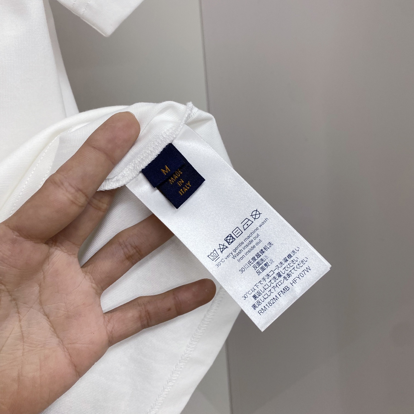 LV 2026ss 春夏新款首发专柜最新款短袖圆领T恤 高端订制 设计前卫时尚！品牌logo重工艺设计 