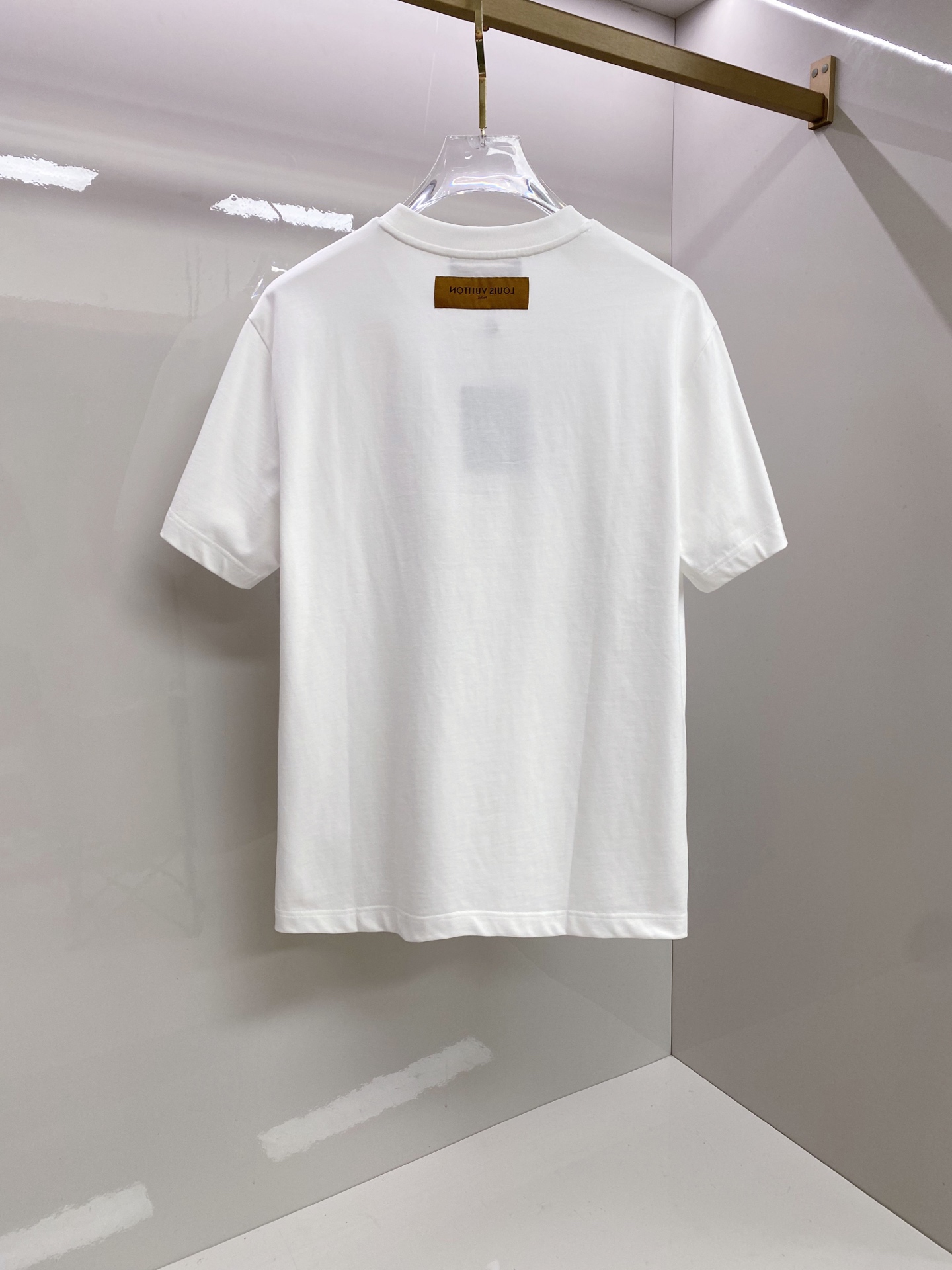 LV 2026ss 春夏新款首发专柜最新款短袖圆领T恤 高端订制 设计前卫时尚！品牌logo重工艺设计 