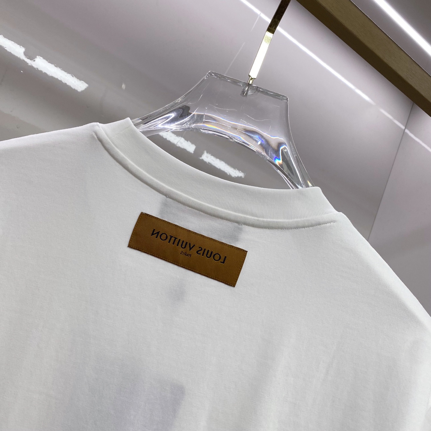 LV 2026ss 春夏新款首发专柜最新款短袖圆领T恤 高端订制 设计前卫时尚！品牌logo重工艺设计 