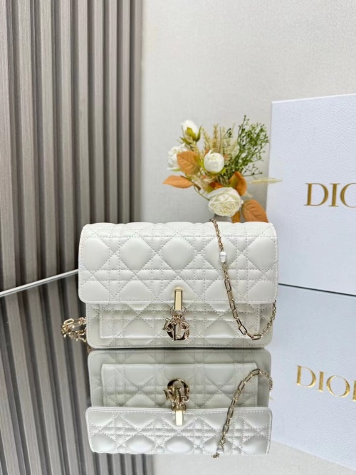 Lady Dior White Lambskin Clutch with Chain - Elegant and Versatile 1 Lady Dior White Lambskin Clutch with Chain - Elegant and Versatile