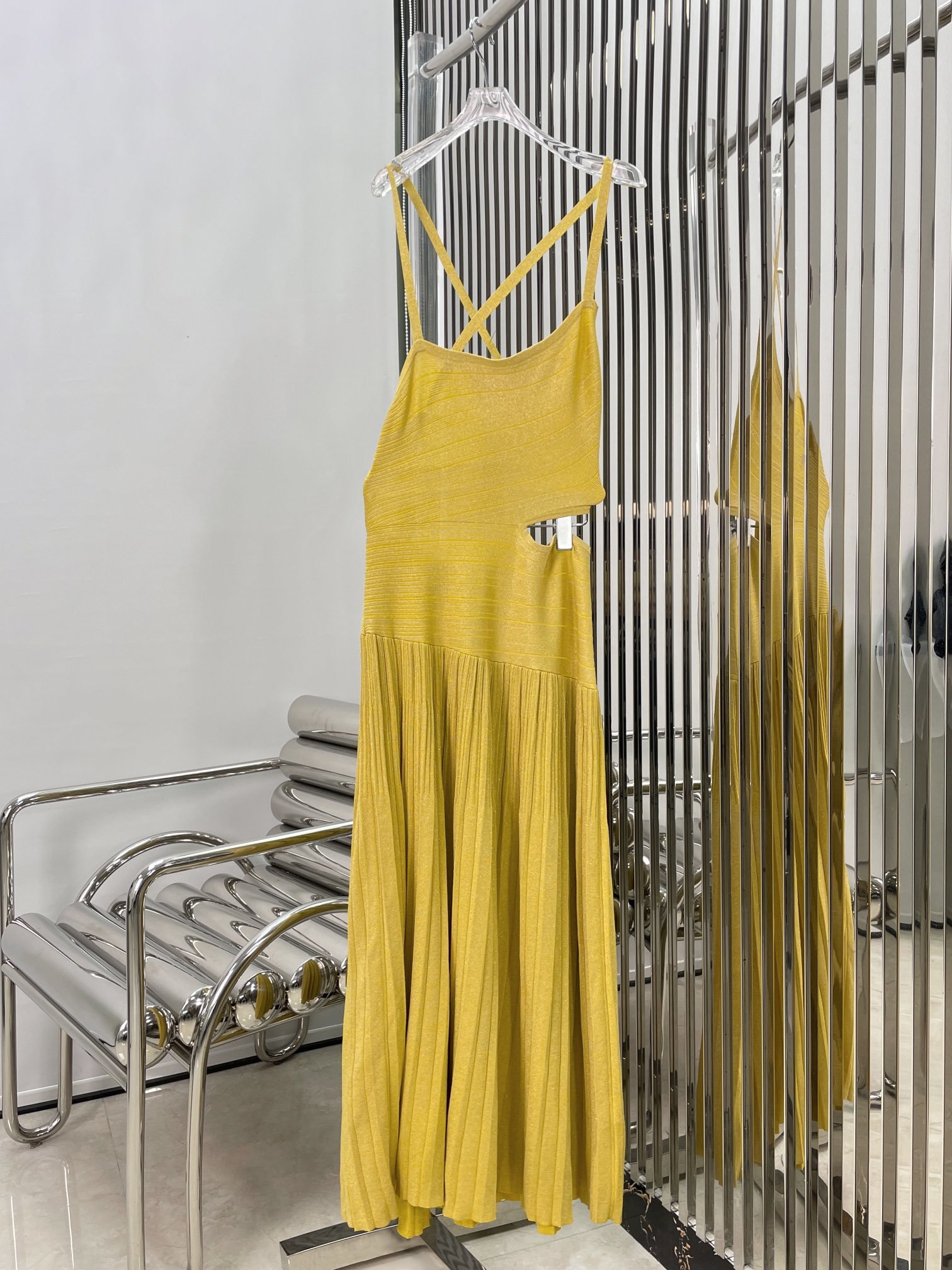 实拍图！最新ZIM 23N LISA同款针织露背绑带百褶连衣裙。尺码:SML。Pezdjs。