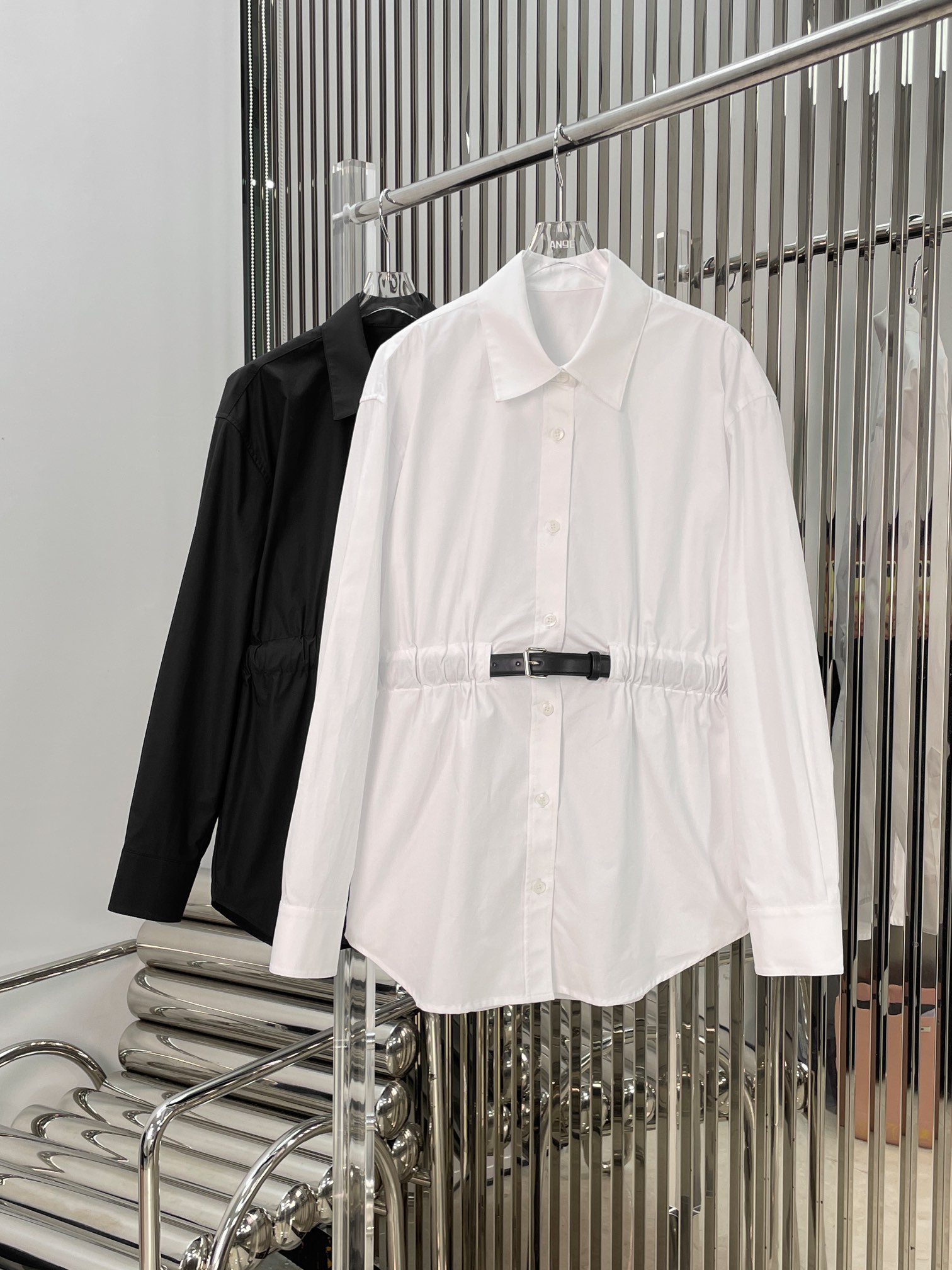 实拍图！最新AW 24N 腰带收腰衬衫连衣裙。颜色：黑、白。尺码:SML。Pzldbd。