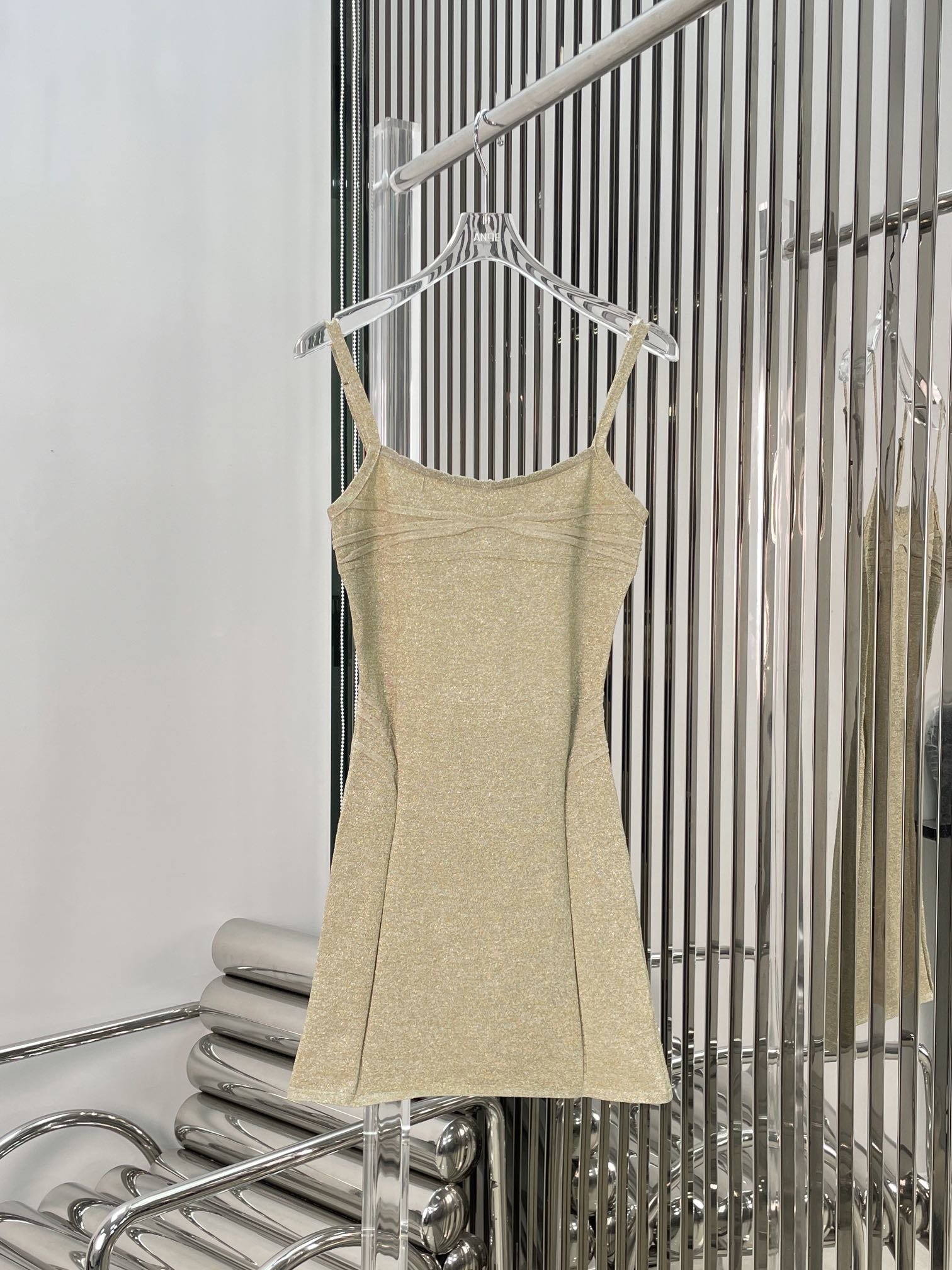 实拍图！最新JACQ 24N 金线吊带针织连衣裙。尺码:SML。Pzedqe。