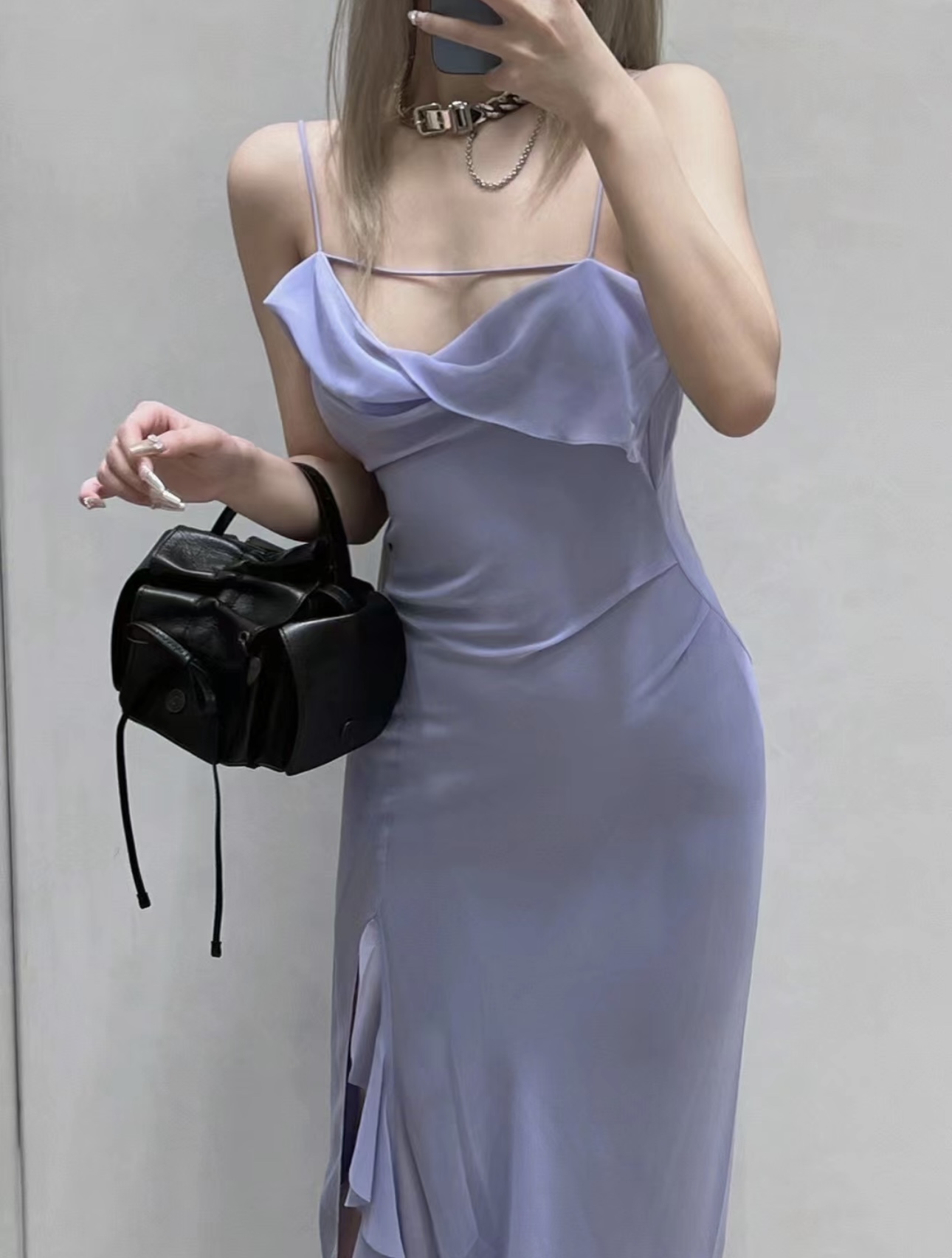 新款！最新ACNE 24N 不规则吊带连衣裙。颜色：紫、黑。尺码：SML。Pzbdbs。