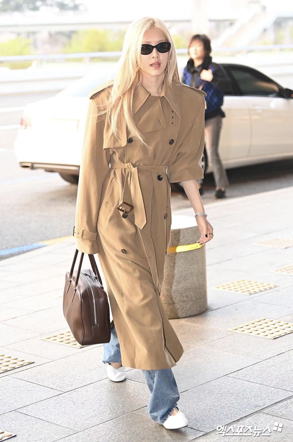 NO:579341,[Love] New style [Love]!  The latest SLP 25NEW classic belted windbreaker. Color khaki, black. Size SML.,,loro piana,alexander wang19860909[爱心]新款[爱心]！最新SLP 25NEW 经典腰带风衣.颜色卡其色、黑色.尺码SML.,,loro piana,alexander wang,Women's clothing