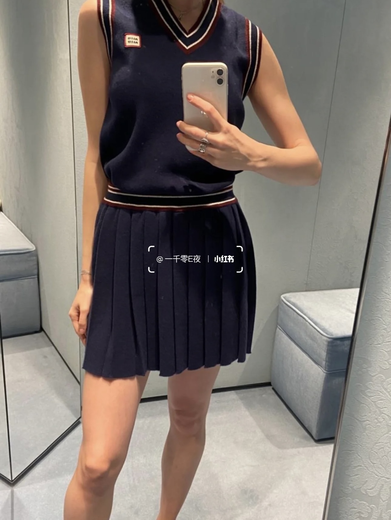 NO:307718,POLO shirt. Vest skirt Love] New style [Love]!  Latest MIU 24NEW Knitted POLO Top   Knitted V-neck Vest   Knitted pleated skirt. Size SML.,,miumiu, skirts,alexander wang19860909POLO衫.背心半裙爱心]新款[爱心]！最新MIU 24NEW 针织POLO上衣 针织V领背心 针织百褶半裙.尺码SML.,,miumiu,skirts,alexander wang,Women's clothing