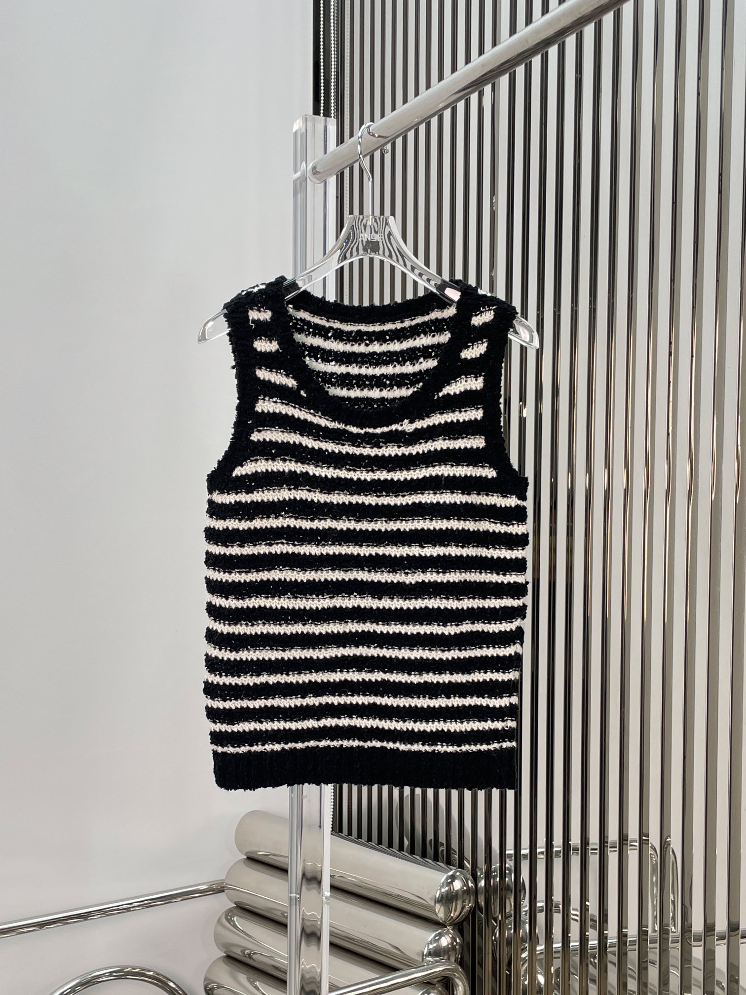 NO:313618,Vest cardigan love] new style [love]!  Latest D 25NEW striped jacquard knitted vest   cardigan. Color black and white. Size SML, alexander wang19860909背心开衫爱心]新款[爱心]！最新D 25NEW 条纹提花针织背心 开衫.颜色黑、白.尺码SML,,alexander wang,Women's clothing