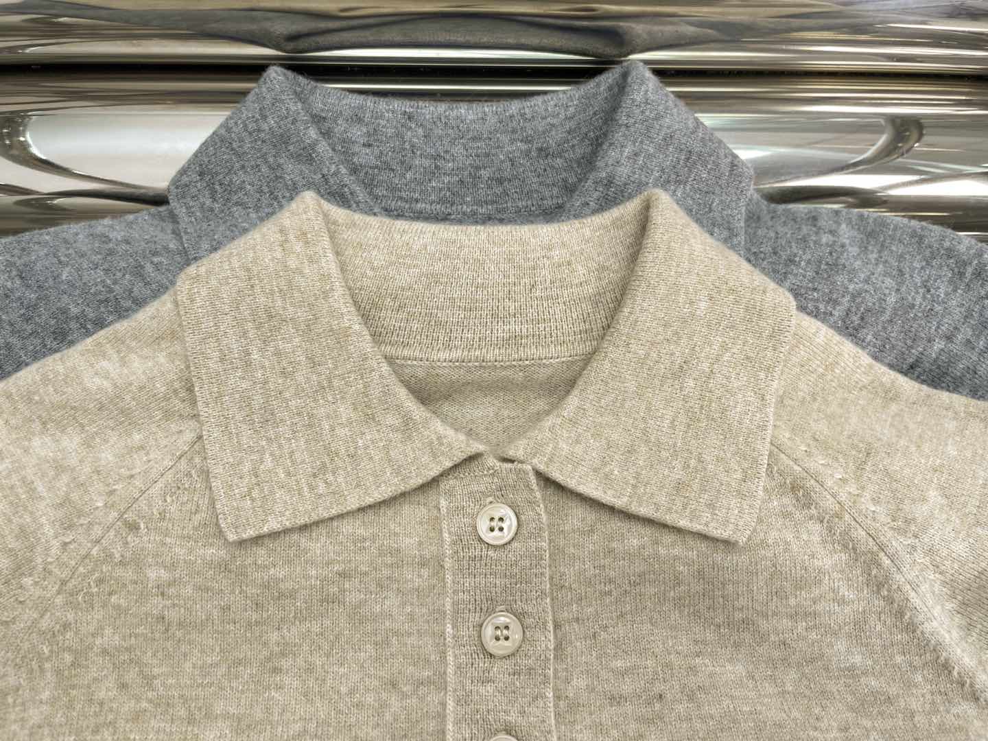 NO:312364,[Love] New [Love]!  Latest Maison M 25NEW Lapel POLO Knitted Sweater. Color camel, gray, brown. Size SML.,,sweaters,alexander wang19860909[爱心]新款[爱心]！最新Maison M 25NEW 翻领POLO针织毛衣.颜色驼色、灰色、咖啡色.尺码SML.,,sweaters,alexander wang,Women's clothing