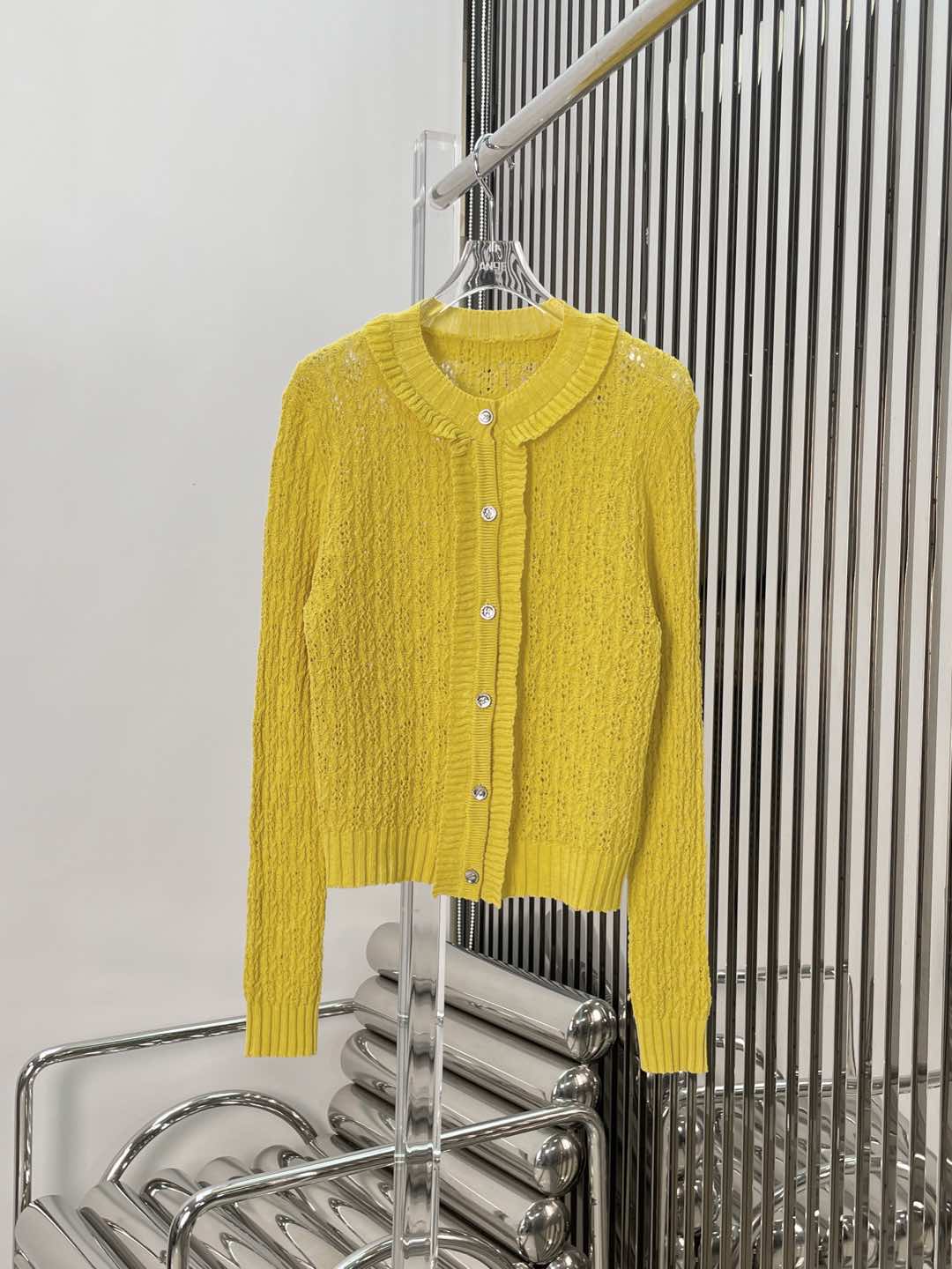 NO:294887,[Love] New [Love]!  Latest CH 25NEW Lapel Wrinkled Small Yellow Chicken Knitted Cardigan. Size SML.,,alexander wang19860909[爱心]新款[爱心]！最新CH 25NEW 翻领褶皱小黄鸡针织开衫.尺码SML.,,alexander wang,Women's clothing