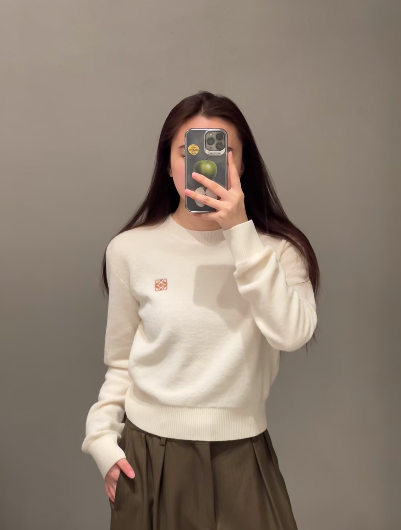 NO:294879,[Love] New [Love]!  Latest LOE 25NEW round neck embroidered sweater. Color white and black. Size SML.,,loewe,alexander wang19860909[爱心]新款[爱心]！最新LOE 25NEW 圆领刺绣针织衫.颜色白、黑.尺码SML.,,loewe,alexander wang,Women's clothing