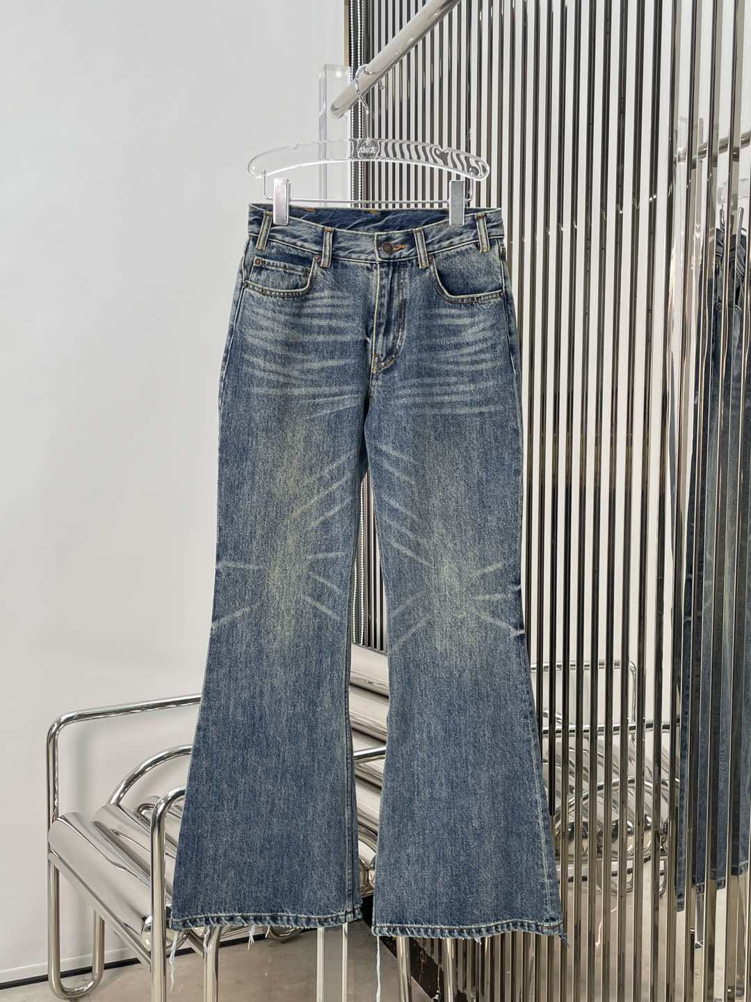 NO:297154,[Love] New [Love]!  Latest CE 25NEW Leg Knife Cut Ripped Bit Jeans. Size SML., jeans,alexander wang19860909[爱心]新款[爱心]！最新CE 25NEW 脚裤刀割破洞喇吧牛仔裤.尺码SML.,,jeans,alexander wang,Women's clothing