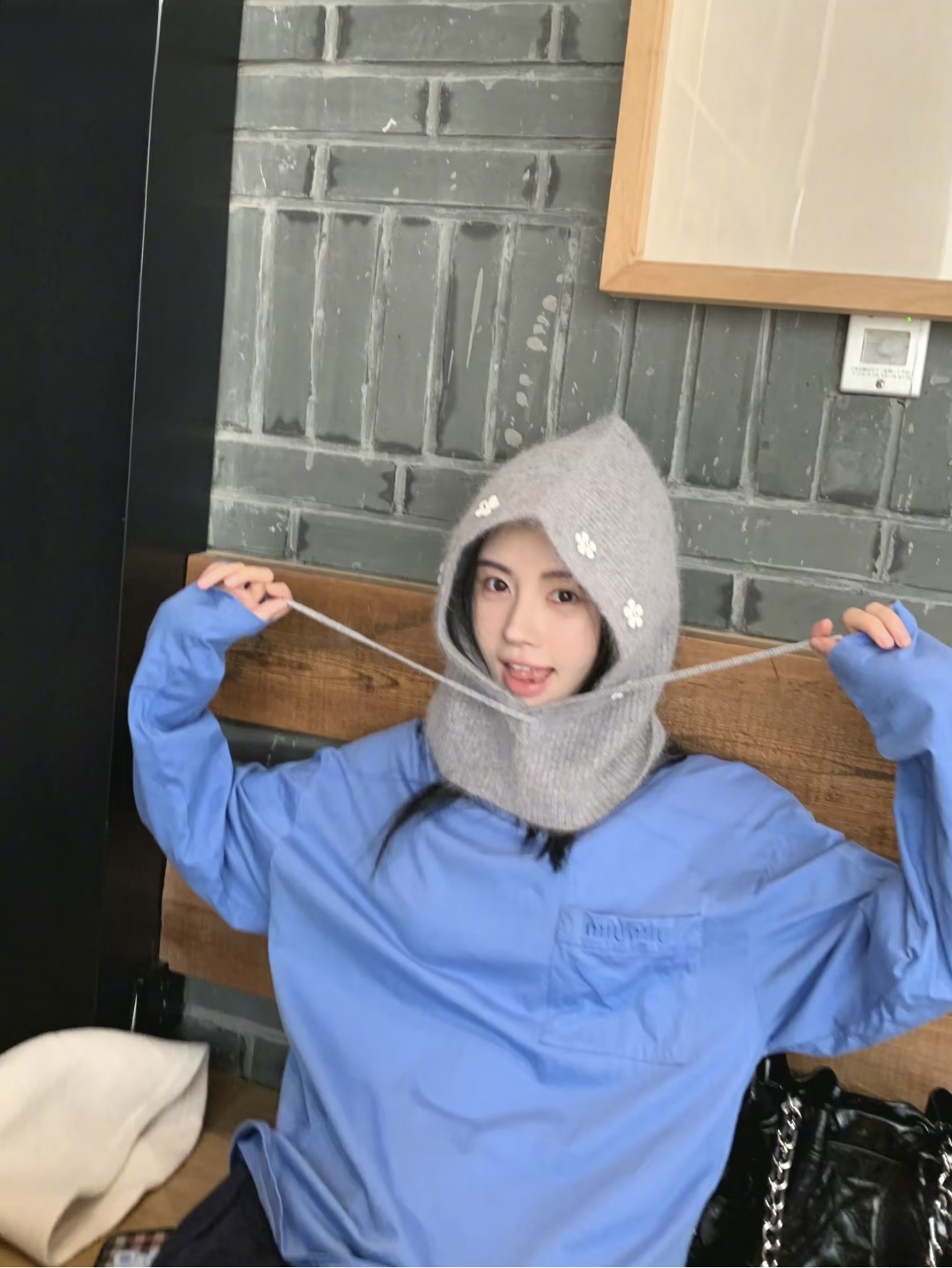 NO:297169,[Love] New [Love]!  Latest MIU 25NEW Pocket Letter Embroidered Long Sleeve T-shirt. Color Blue and White. Size SML.,,miumiu,tees, t-shirt,alexander wang19860909[爱心]新款[爱心]！最新MIU 25NEW 口袋字母刺绣长袖T恤.颜色蓝、白.尺码SML.,,miumiu,tees，t-shirt,alexander wang,Women's clothing