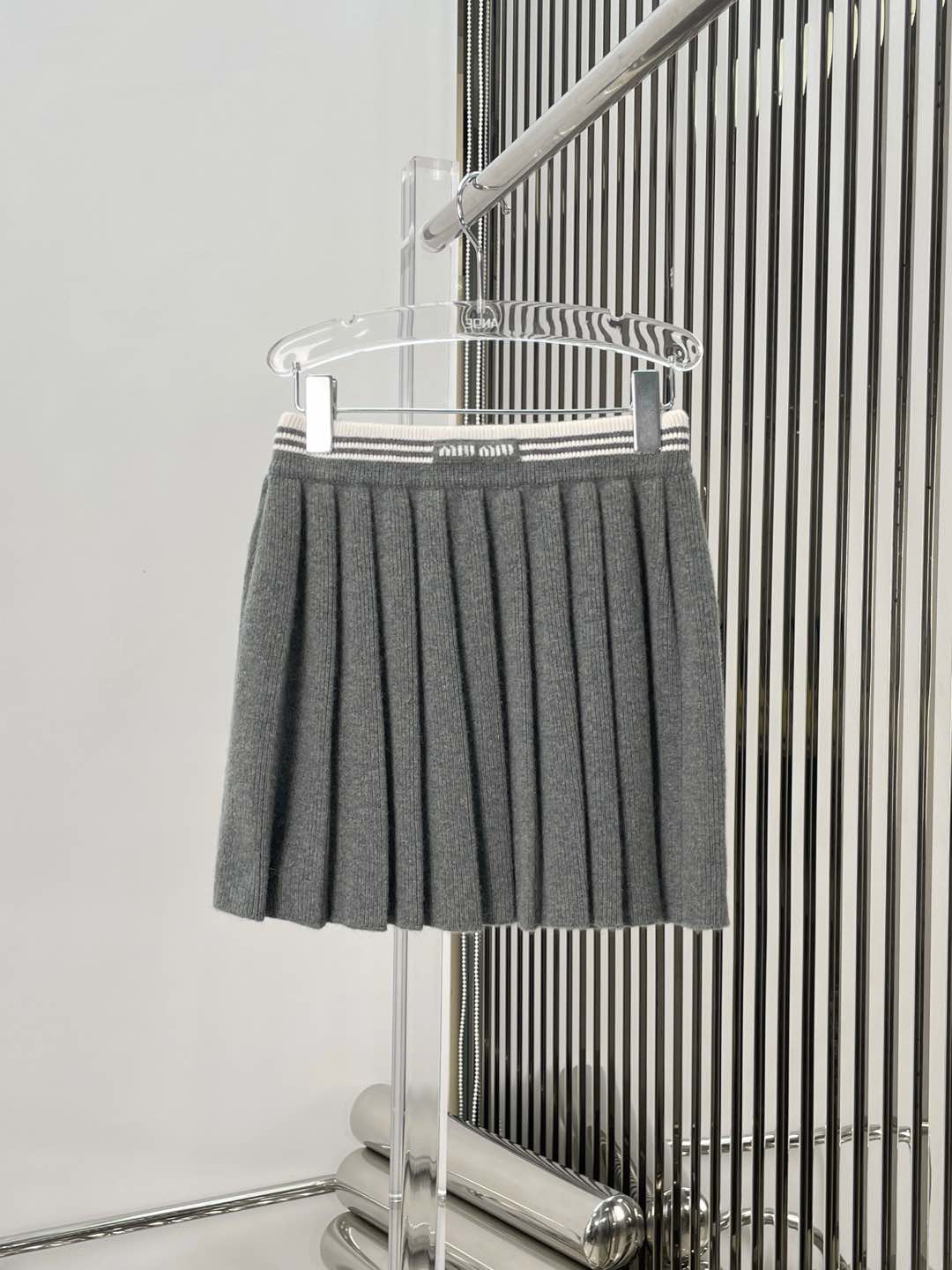 NO:297123,[Love] New [Love]!  Latest MIU 25NEW alphabet badge wool pleated skirt. Size SML.P, miumiu, skirts, alexander wang19860909[爱心]新款[爱心]！最新MIU 25NEW 字母徽章羊毛百褶半裙.尺码SML.P,,miumiu,skirts,alexander wang,Women's clothing