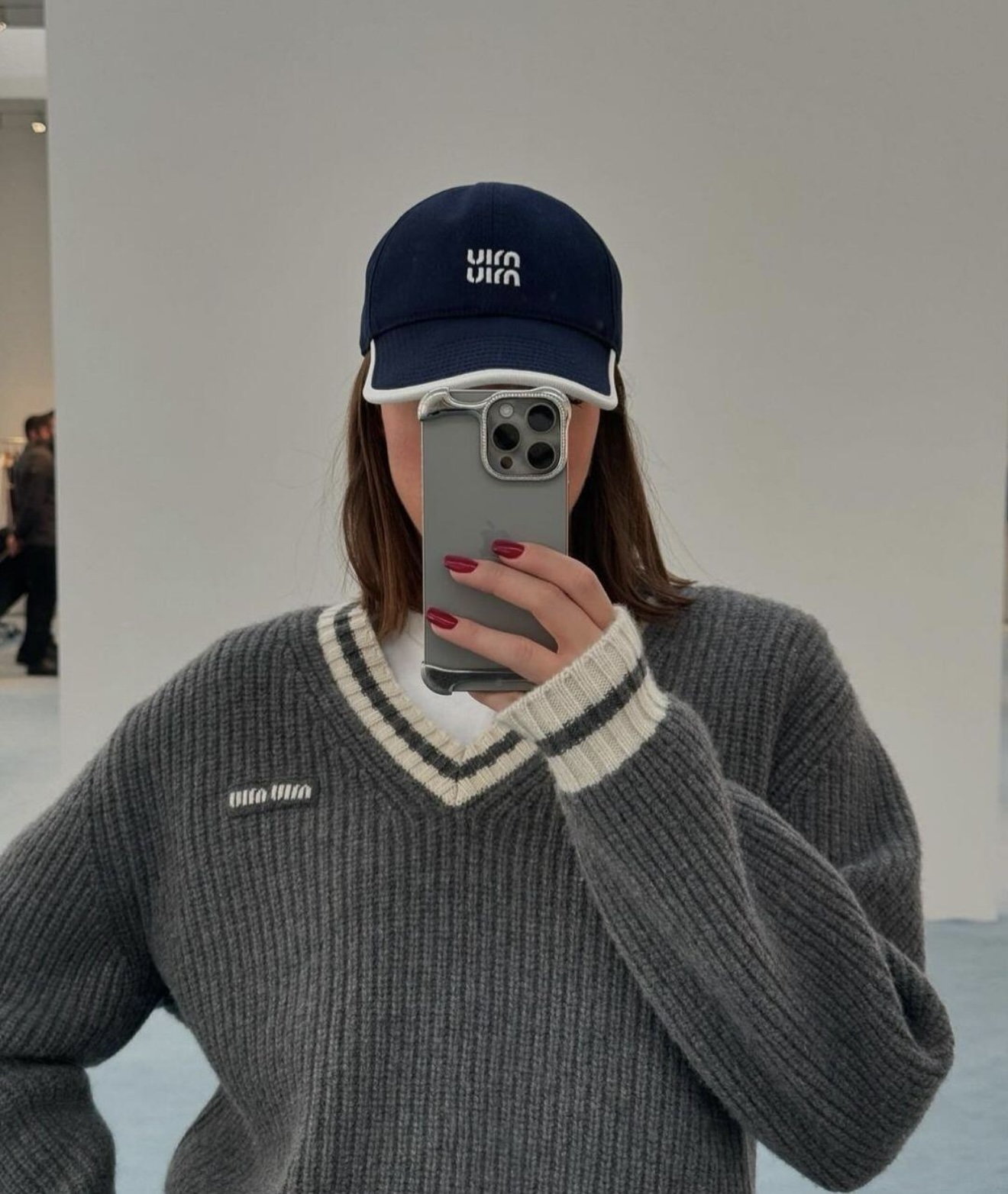 NO:297135,Top [Love] New style [Love]!  Latest MIU 25NEW Alphabet Badge Wool Coarse Neck V Neck Sweater. Size SML.,,miumiu,sweaters,alexander wang19860909上衣[爱心]新款[爱心]！最新MIU 25NEW 字母徽章羊毛粗针V领毛衣.尺码SML.,,miumiu,sweaters,alexander wang,Women's clothing