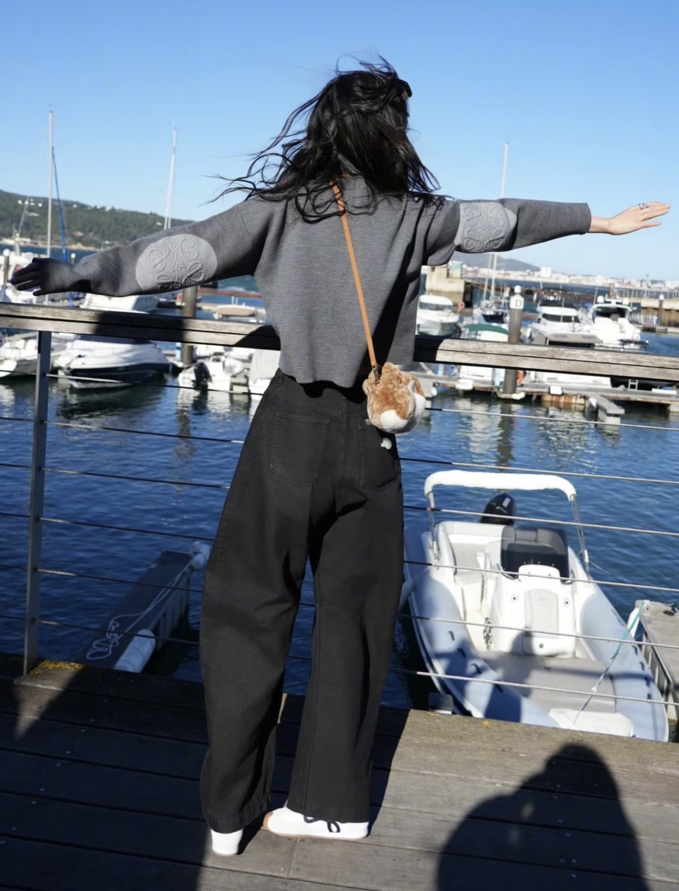 NO:298131,[Love] New [Love]!  Latest LOEW 25NEW elbow jacquard round neck knit top. Size SML.,,loewe,alexander wang19860909[爱心]新款[爱心]！最新LOEW 25NEW 手肘提花圆领针织上衣.尺码SML.,,loewe,alexander wang,Women's clothing