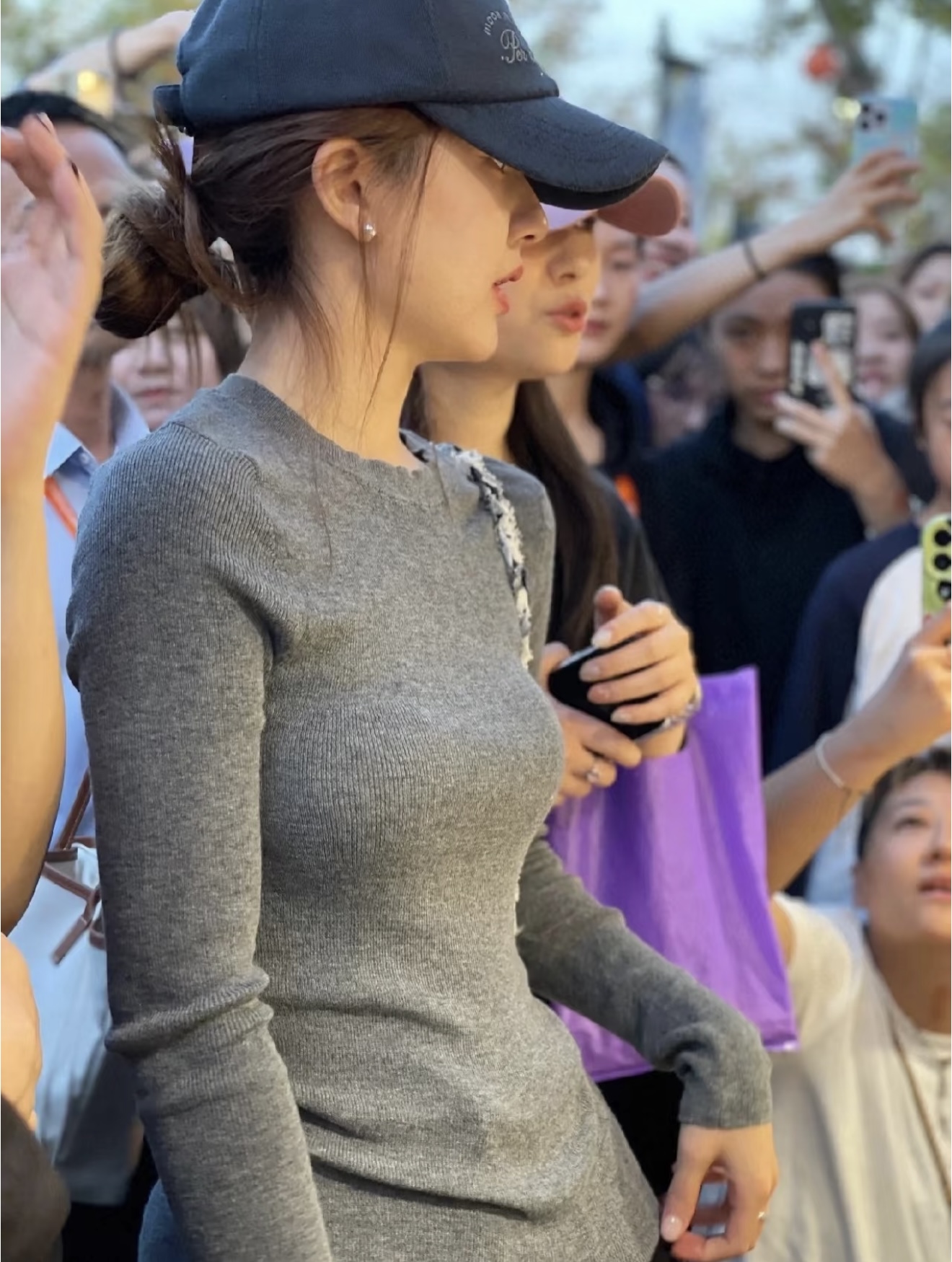 NO:297998,[Love] New [Love]!  Latest IRO 25NEW Far Infrared Fabric Knitted Base Shirt. Size SML.,,alexander wang19860909[爱心]新款[爱心]！最新IRO 25NEW 远红外面料针织打底衫.尺码SML.,,alexander wang,Women's clothing