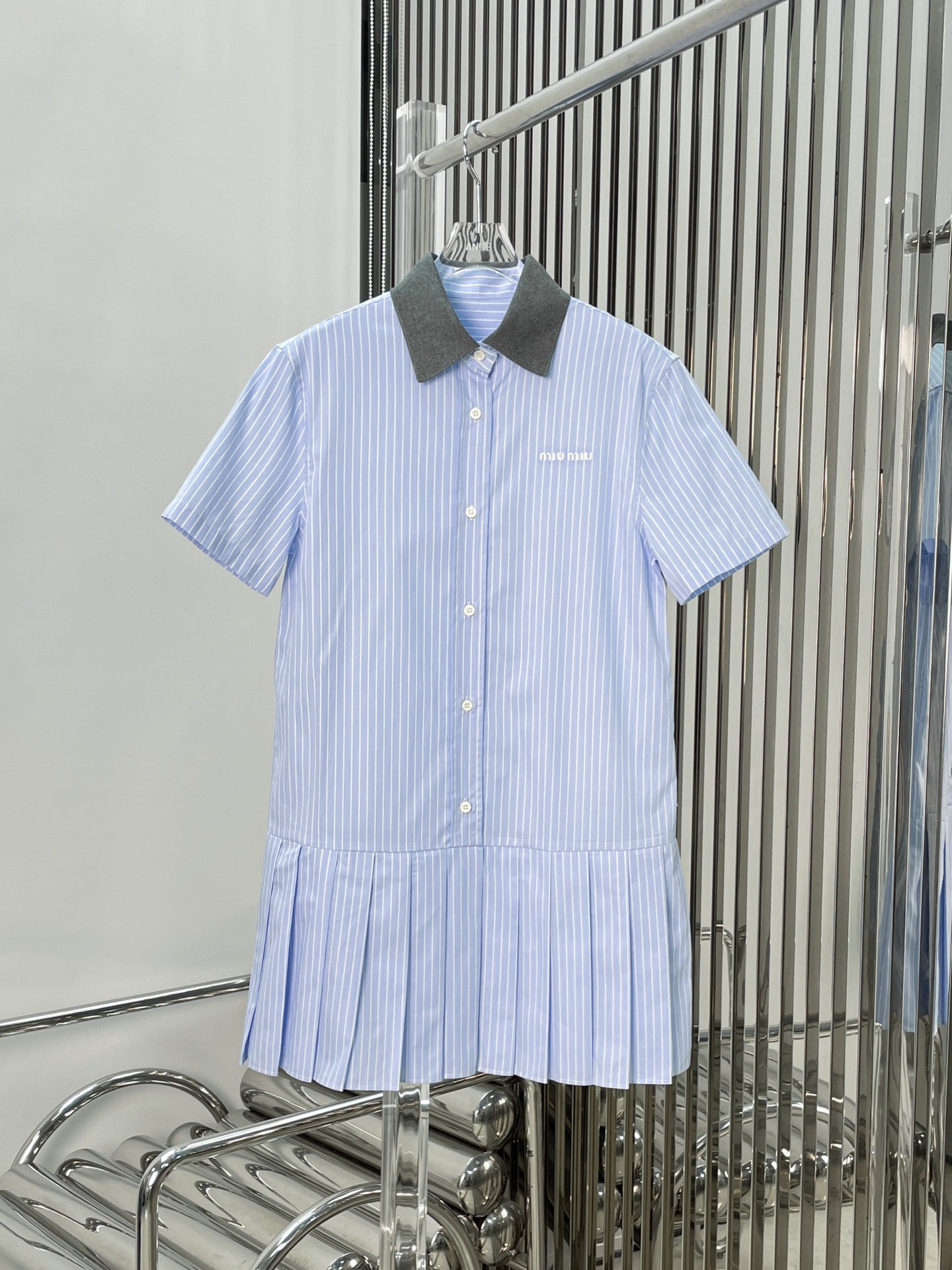 NO:307728,[Love] New [Love]!  Latest MIU 25NEW Striped Fake Two-Piece POLO Collar Shirt Dress. Size SML.,,miumiu,skirts,shirts,alexander wang19860909[爱心]新款[爱心]！最新MIU 25NEW 条纹假两件POLO领衬衫连衣裙.尺码SML.,,miumiu,skirts,shirts,alexander wang,Women's clothing