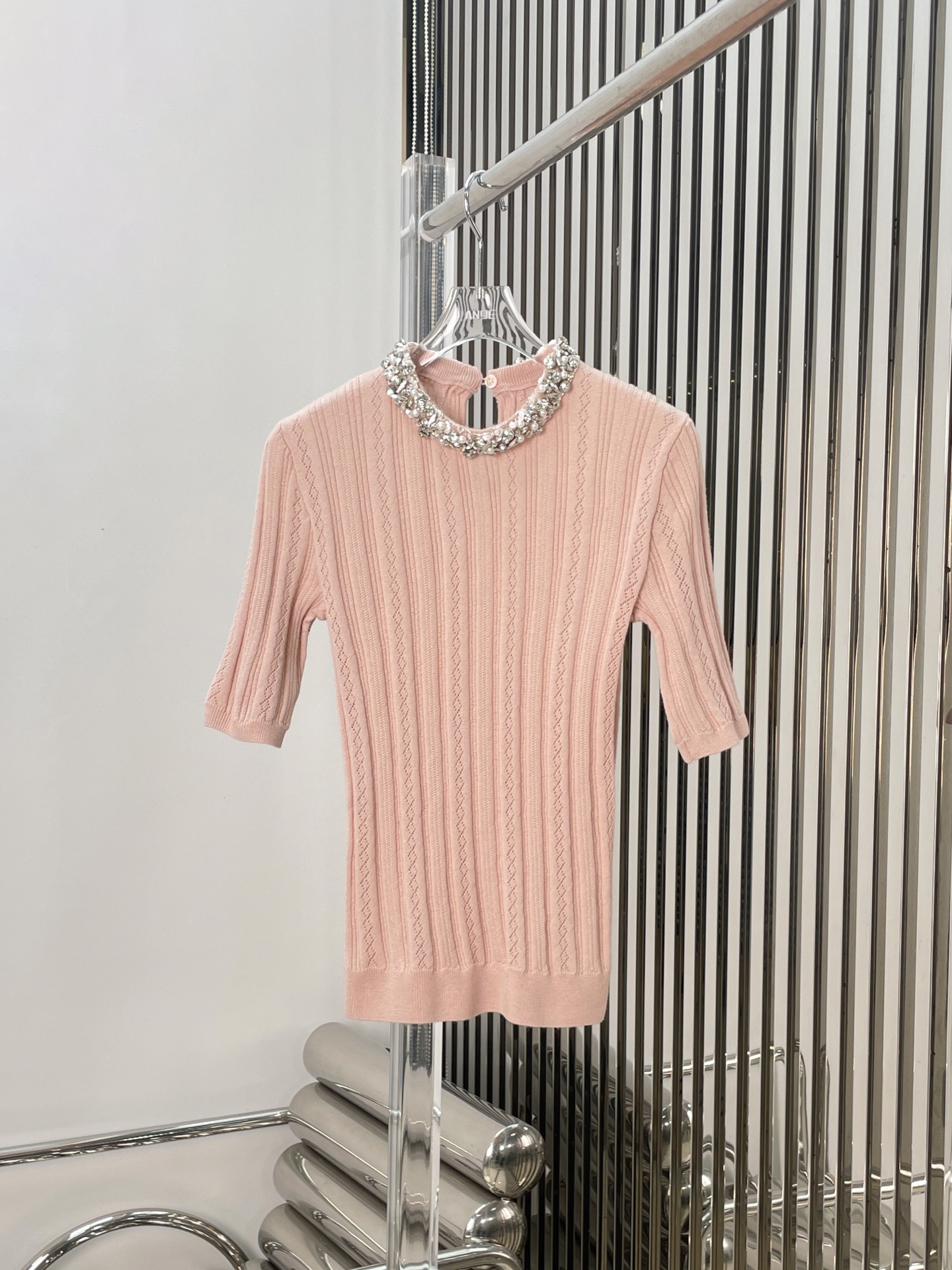 NO:307719,[Love] New [Love]!  Latest VA 25NEW neckline diamond short sleeve sweater. Size SML., T-shirt,alexander wang19860909[爱心]新款[爱心]！最新VA 25NEW 领口镶钻短袖针织衫.尺码SML.,,T-shirt,alexander wang,Women's clothing