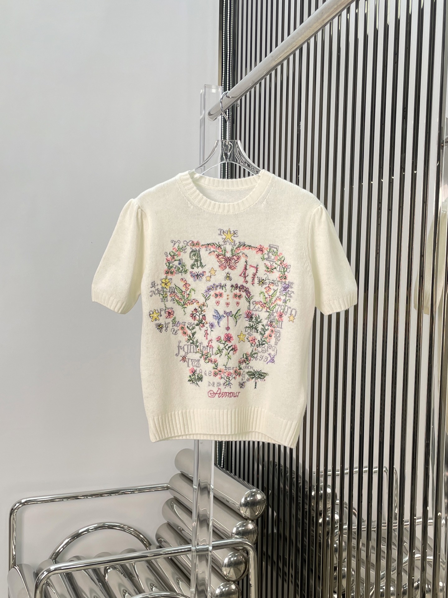NO:309913,Love] New style [love]!  Latest D 25NEW Heavy Industry Embroidered Jacquard Knitted Short Sleeve Top. Size SML., T-shirt,alexander wang19860909爱心]新款[爱心]！最新D 25NEW 重工刺绣提花针织短袖上衣.尺码SML.,,T-shirt,alexander wang,Women's clothing