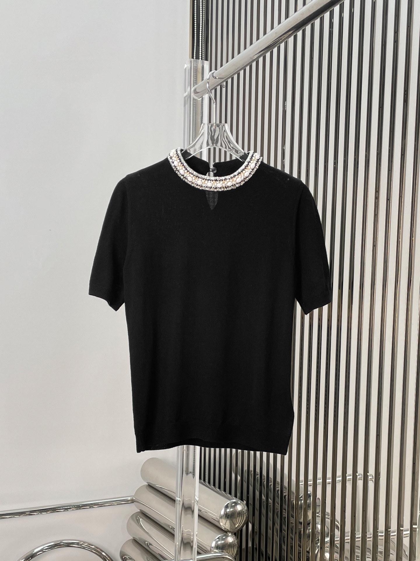 NO:309904,[Love] New [Love]!  Latest VA 25NEW neckline diamond-set short-sleeved sweater. Color pink and black. Size SML.P, T-shirt, alexander wang19860909[爱心]新款[爱心]！最新VA 25NEW 领口镶钻短袖针织衫.颜色粉、黑.尺码SML.P,,T-shirt,alexander wang,Women's clothing