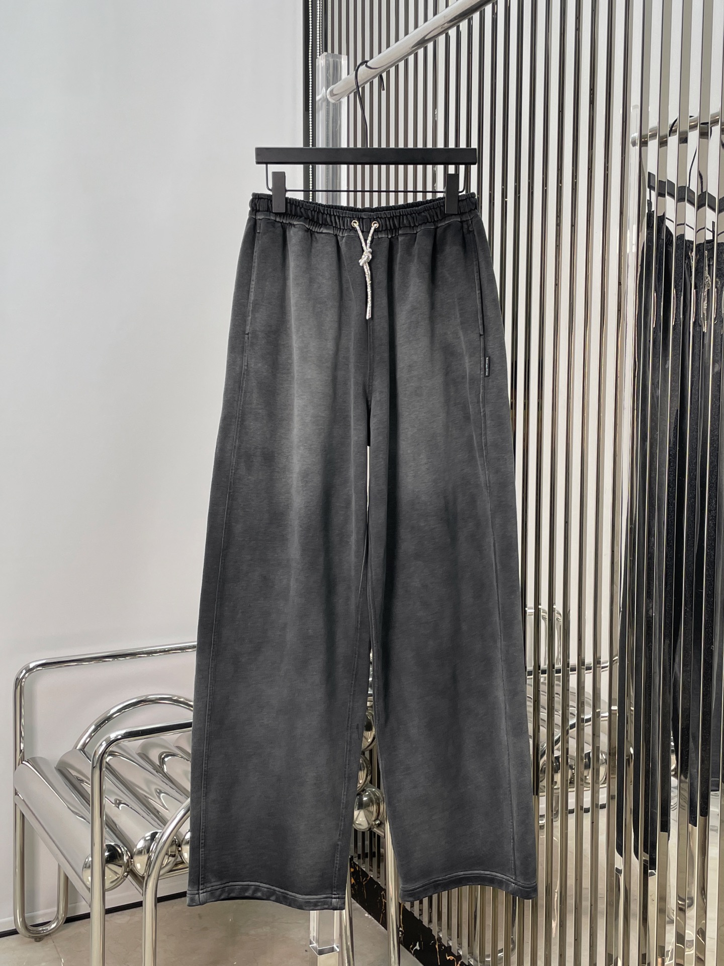 NO:325651,[Love] New [Love]!  Latest SW 25NEW Charcoal Gray Washing Old Fried Chip Sweatshirt   Skirt   Sweater Pants. Size SML. Sweatshirts. Skirts. Skirts. Stuart weitzman, hoodie, sweatshirts, skirts, alexander wang19860909[爱心]新款[爱心]！最新SW 25NEW 炭灰色洗水做旧炒色钻链卫衣 半裙 卫裤.尺码SML.卫衣.卫裤.半裙.,,stuart weitzman,hoodie,sweatshirts,skirts,alexander wang,Women's clothing