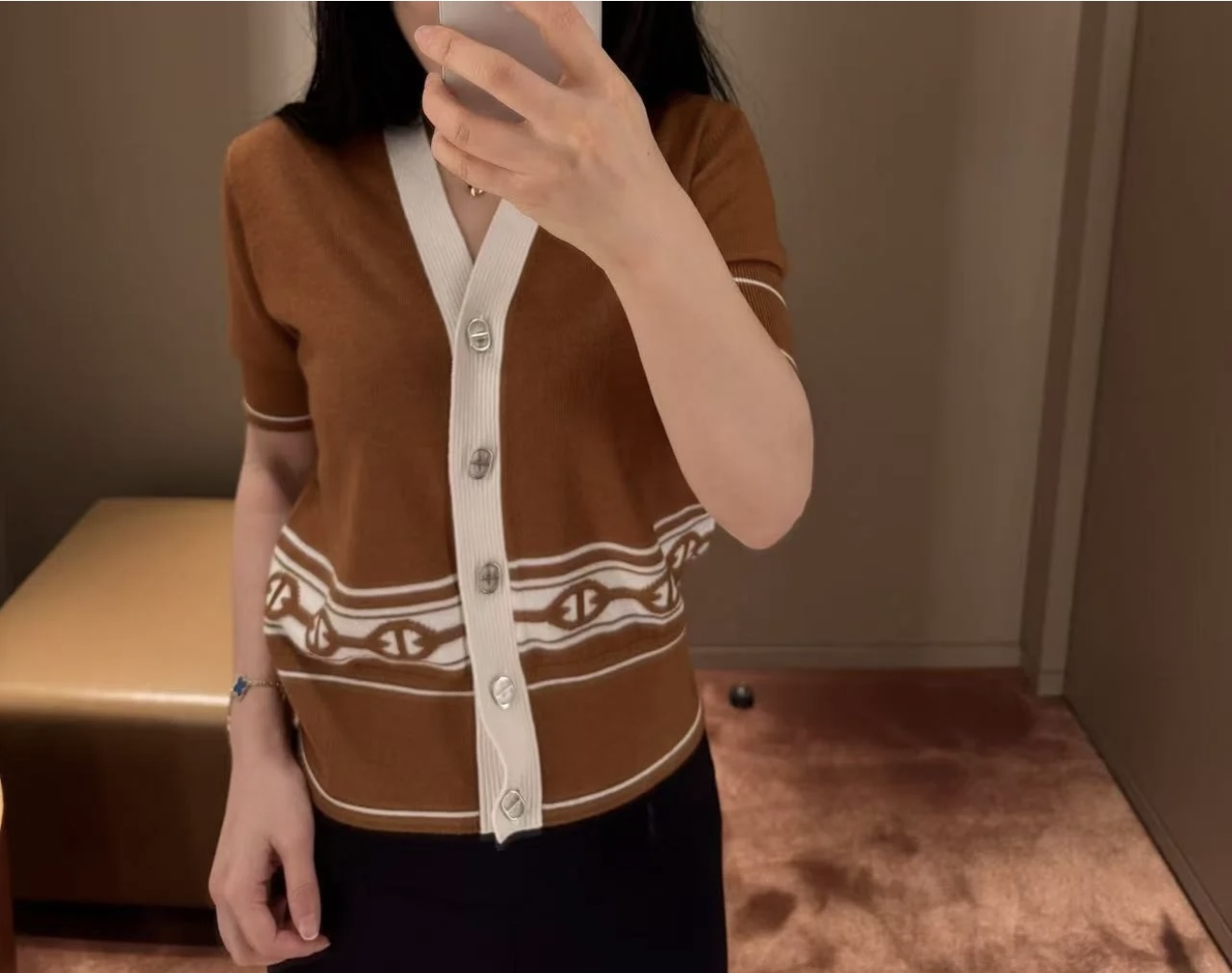 NO:321301,[Love] New [Love]!  Latest H 25NEW jacquard V-neck short-sleeved knitted cardigan. Color khaki, blue. Size SML..., T-shirt, alexander wang19860909[爱心]新款[爱心]！最新H 25NEW 提花V领短袖针织开衫.颜色卡其色、蓝.尺码SML..,,T-shirt,alexander wang,Women's clothing