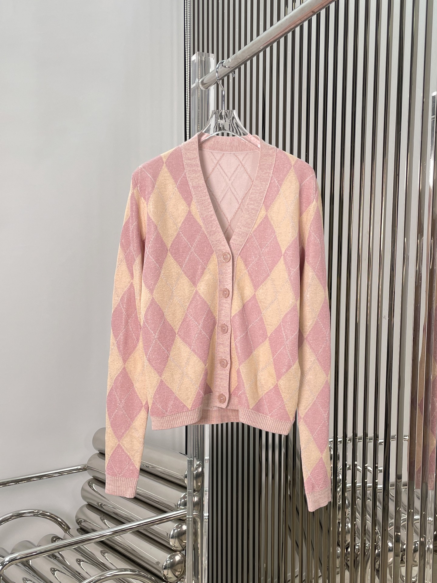 NO:319514,[Love] New [Love]!  Latest GU 25NEW Diamond Jacquard Gold-Search Knit Cardigan. Size SML.,,alexander wang19860909[爱心]新款[爱心]！最新GU 25NEW 菱格纹提花金线针织开衫.尺码SML.,,alexander wang,Women's clothing