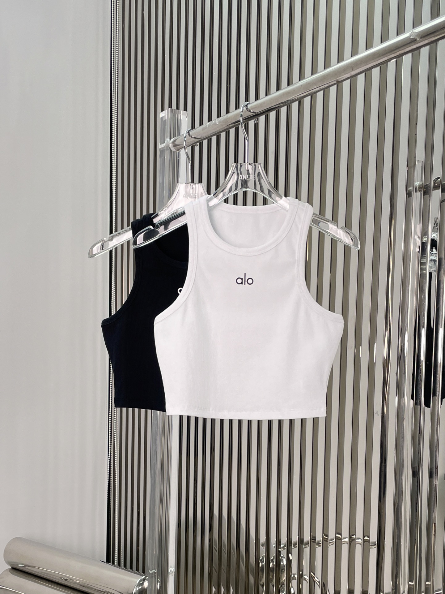 NO:319513,[Love] New [Love]!  Latest ALO 25NEW thread elastic sports vest. Color white and black. Size SML.,,alexander wang19860909[爱心]新款[爱心]！最新ALO 25NEW 螺纹弹力运动背心.颜色白、黑.尺码SML.,,alexander wang,Women's clothing