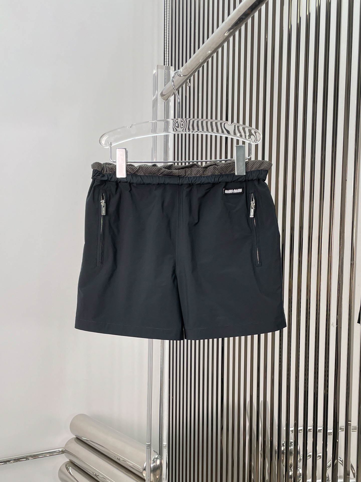 NO:319505,[Love] New [Love]!  Latest MIU 25NEW Fake Two-Piece Recycled Nylon Casual Shorts. Size SML.,,miumiu, shorts,alexander wang19860909[爱心]新款[爱心]！最新MIU 25NEW 假两件再生尼龙休闲短裤.尺码SML.,,miumiu,shorts,alexander wang,Women's clothing