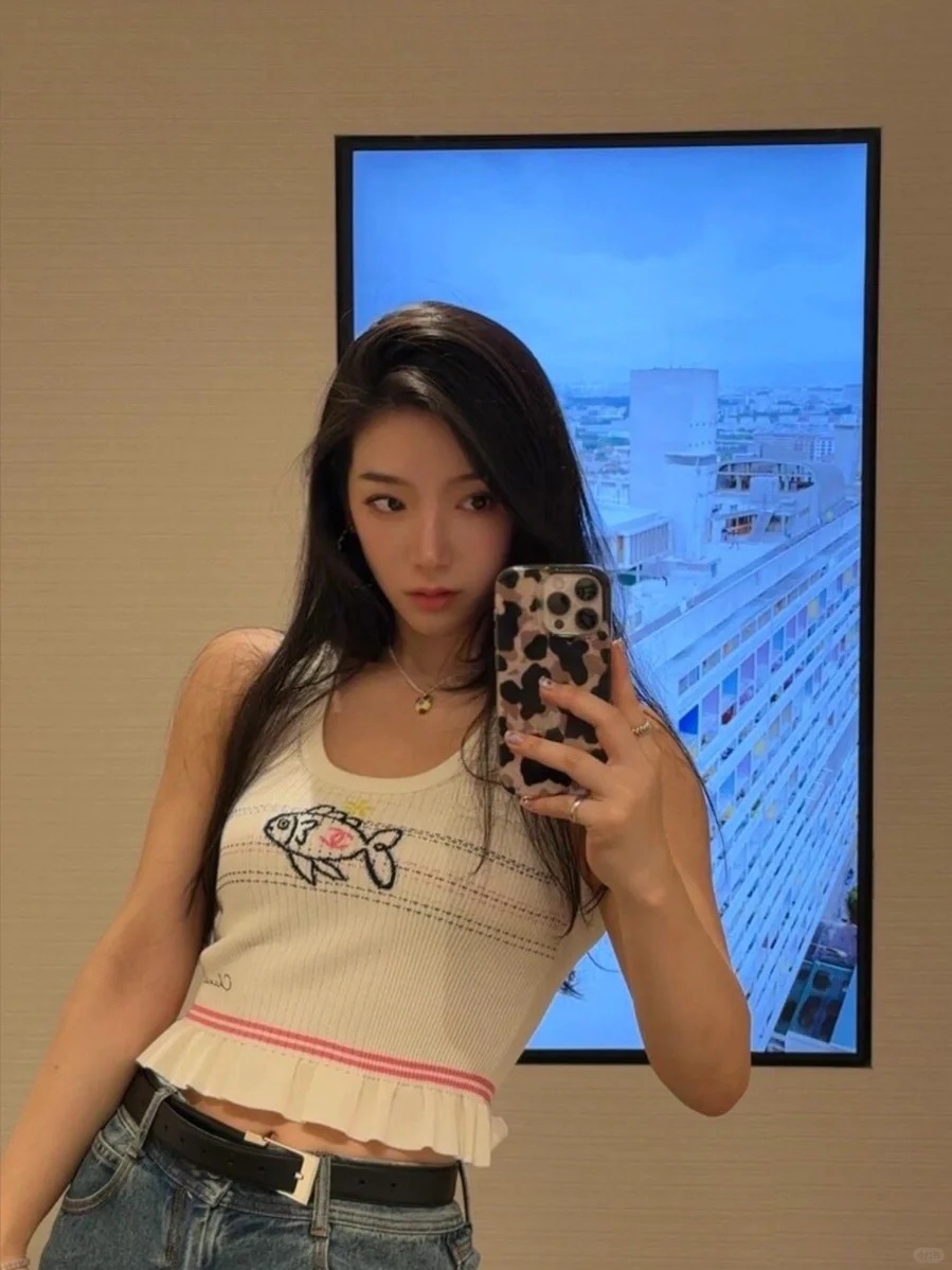 NO:329944,[Love] New [Love]!  Latest CH 25NEW Xiaoyu knitted vest. Color white and black. Size SML., alexander wang19860909[爱心]新款[爱心]！最新CH 25NEW 小鱼针织背心.颜色白、黑.尺码SML.,,alexander wang,Women's clothing