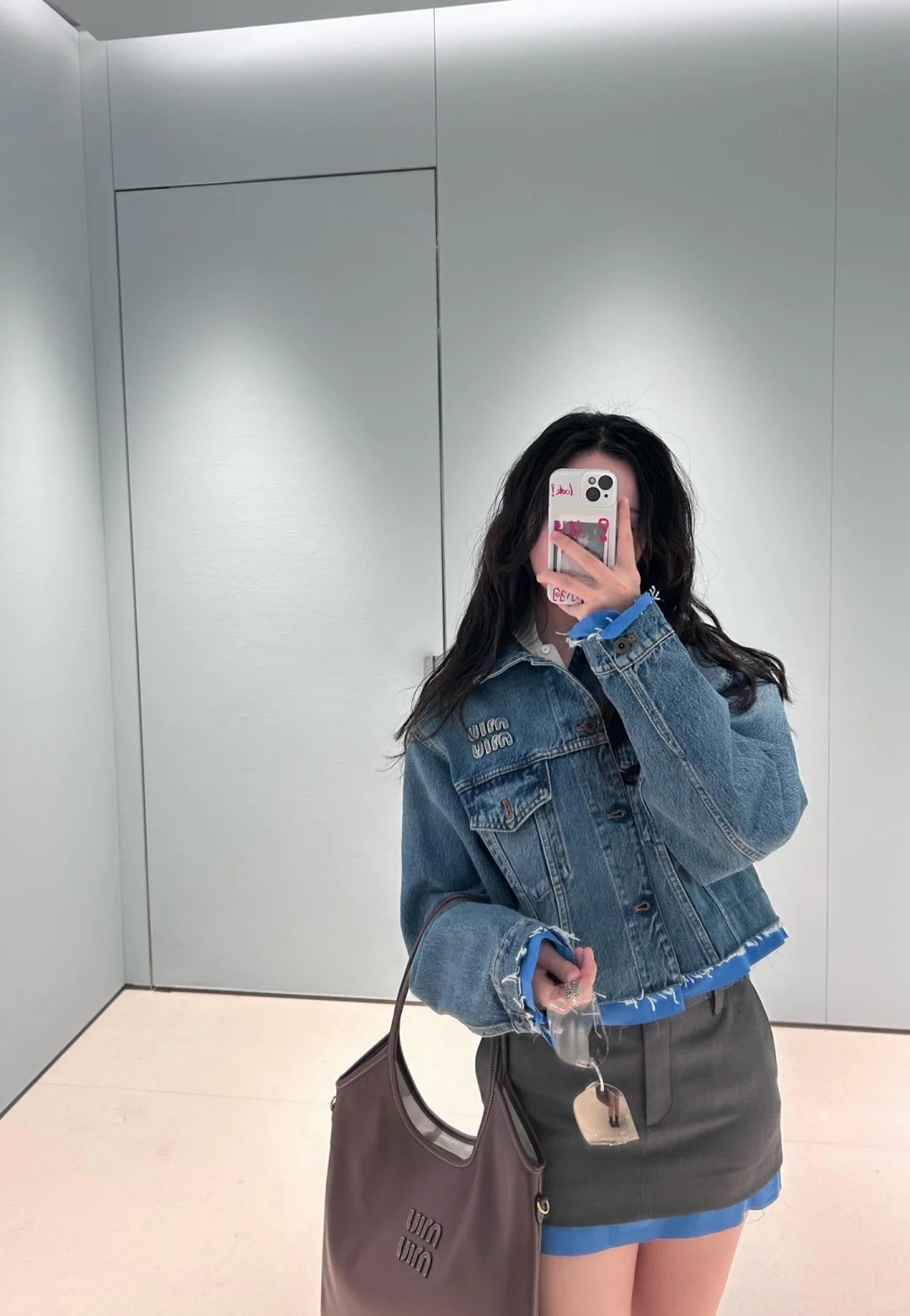 NO:329923,Top and skirt [Love] new style [Love]!  Latest MIU 25NEW Blue denim jacket   skirt. Size SML...,,miumiu, skirts, jackets & coats,alexander wang19860909上衣半裙[爱心]新款[爱心]！最新MIU 25NEW 一抹蓝牛仔外套 半裙.尺码SML..,,miumiu,skirts,jackets & coats,alexander wang,Women's clothing