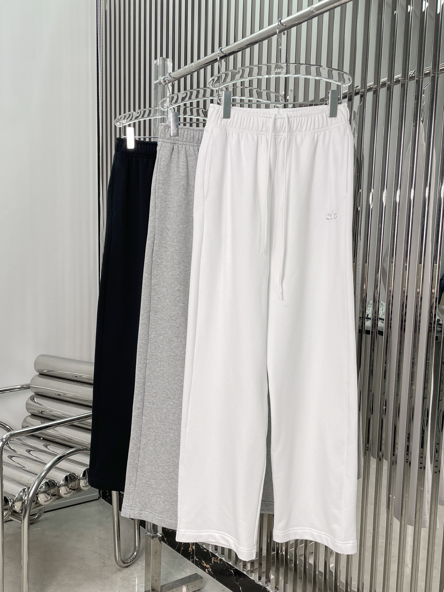 NO:329920,[Love] New [Love]!  Latest ALO 25NEW waist-turning sports sweatpants. Color black, white, gray. Size SML.,,alexander wang19860909[爱心]新款[爱心]！最新ALO 25NEW 翻腰运动卫裤.颜色黑、白、灰.尺码SML.,,alexander wang,Women's clothing