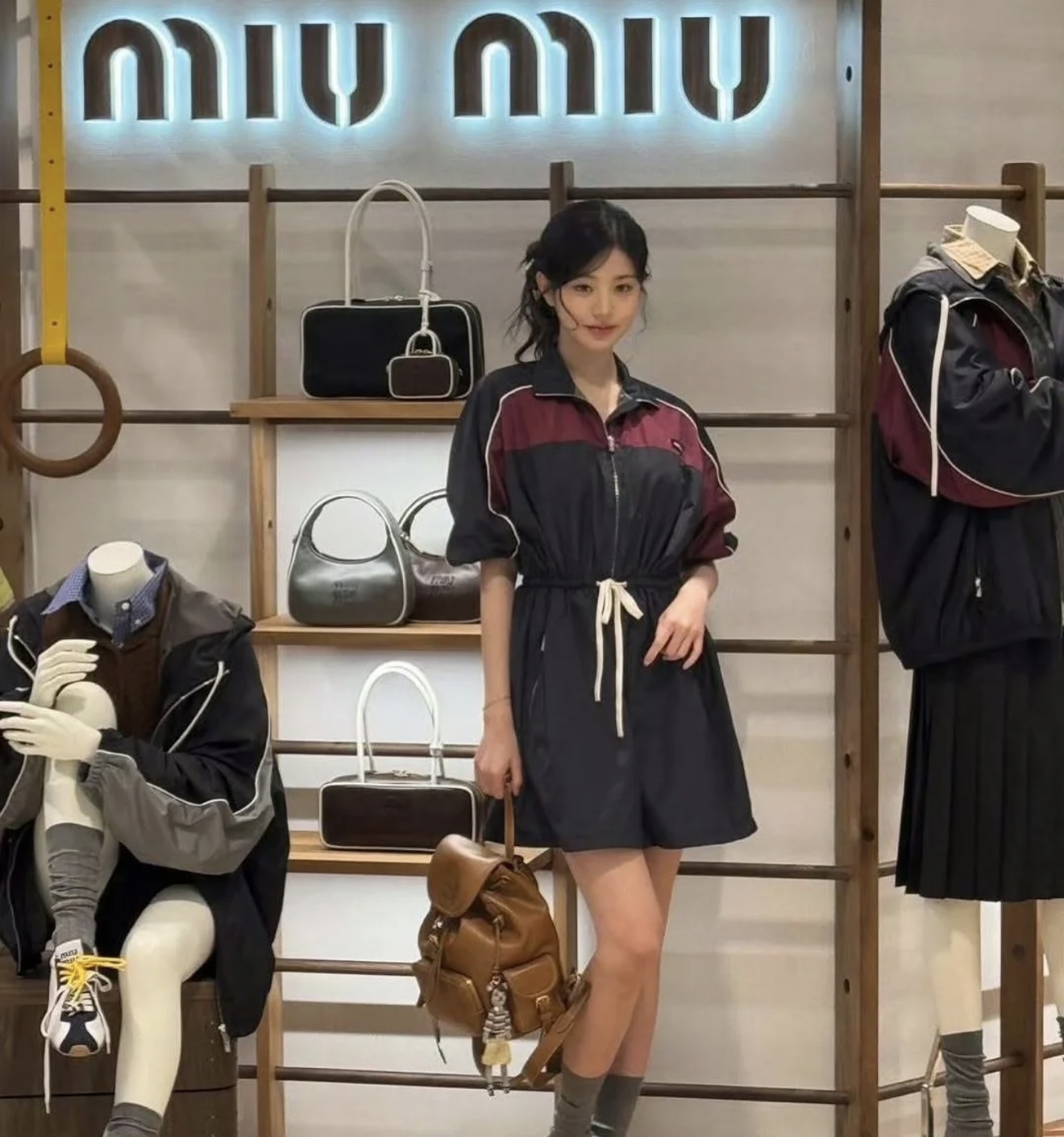 NO:329913,[Love] New [Love]!  Latest MIU 25NEW color block short sleeve drawstring dress. Size SML.,,miumiu,skirts,T-shirt,alexander wang19860909[爱心]新款[爱心]！最新MIU 25NEW 拼色短袖抽绳连衣裙.尺码SML.,,miumiu,skirts,T-shirt,alexander wang,Women's clothing