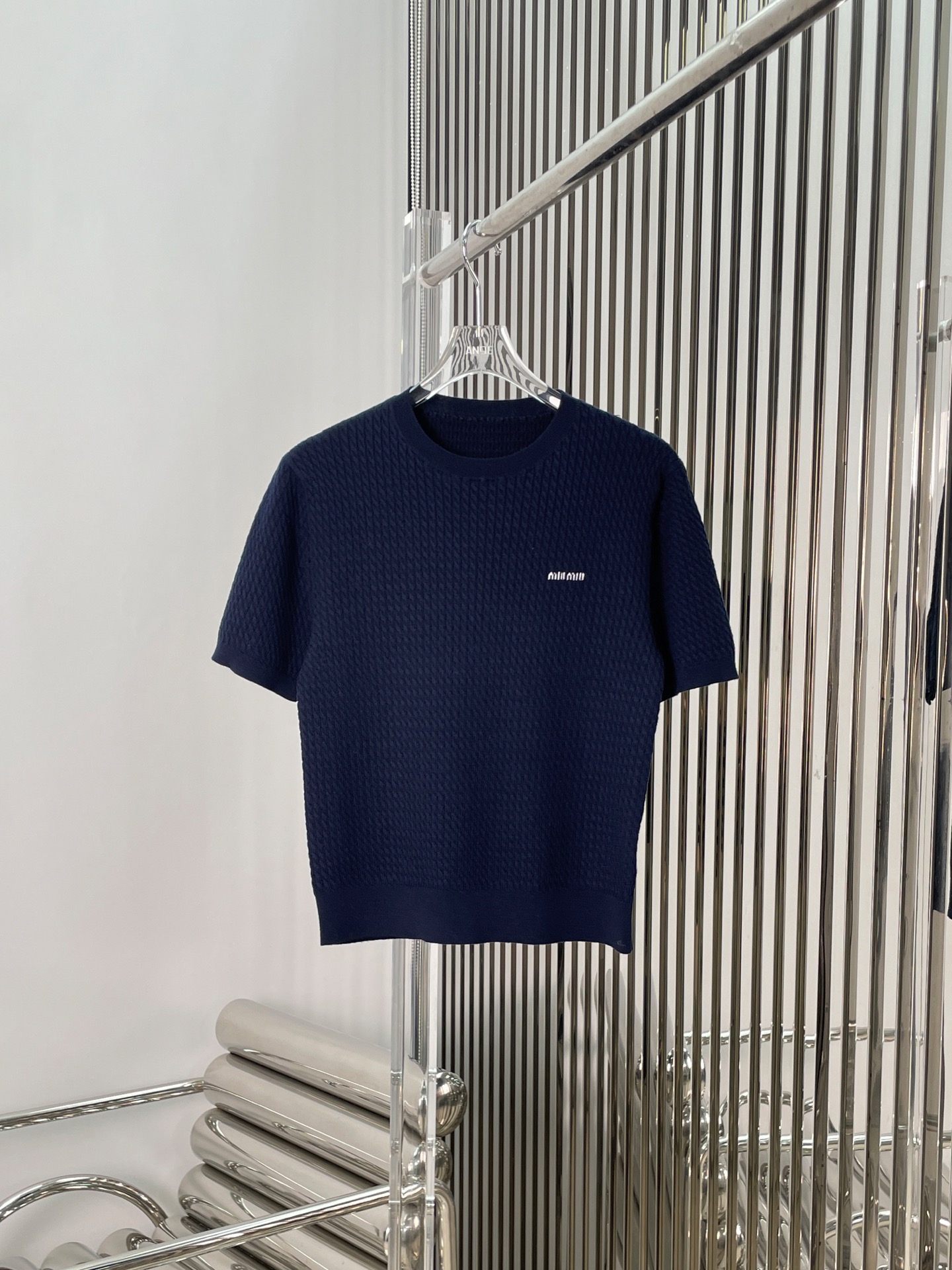 NO:328960,[Love] New [Love]!  Latest MIU 25NEW round neck crimp short sleeve knit sweater. Size SML.,,miumiu,T-shirt,alexander wang19860909[爱心]新款[爱心]！最新MIU 25NEW 圆领绞花短袖针织衫.尺码SML.,,miumiu,T-shirt,alexander wang,Women's clothing