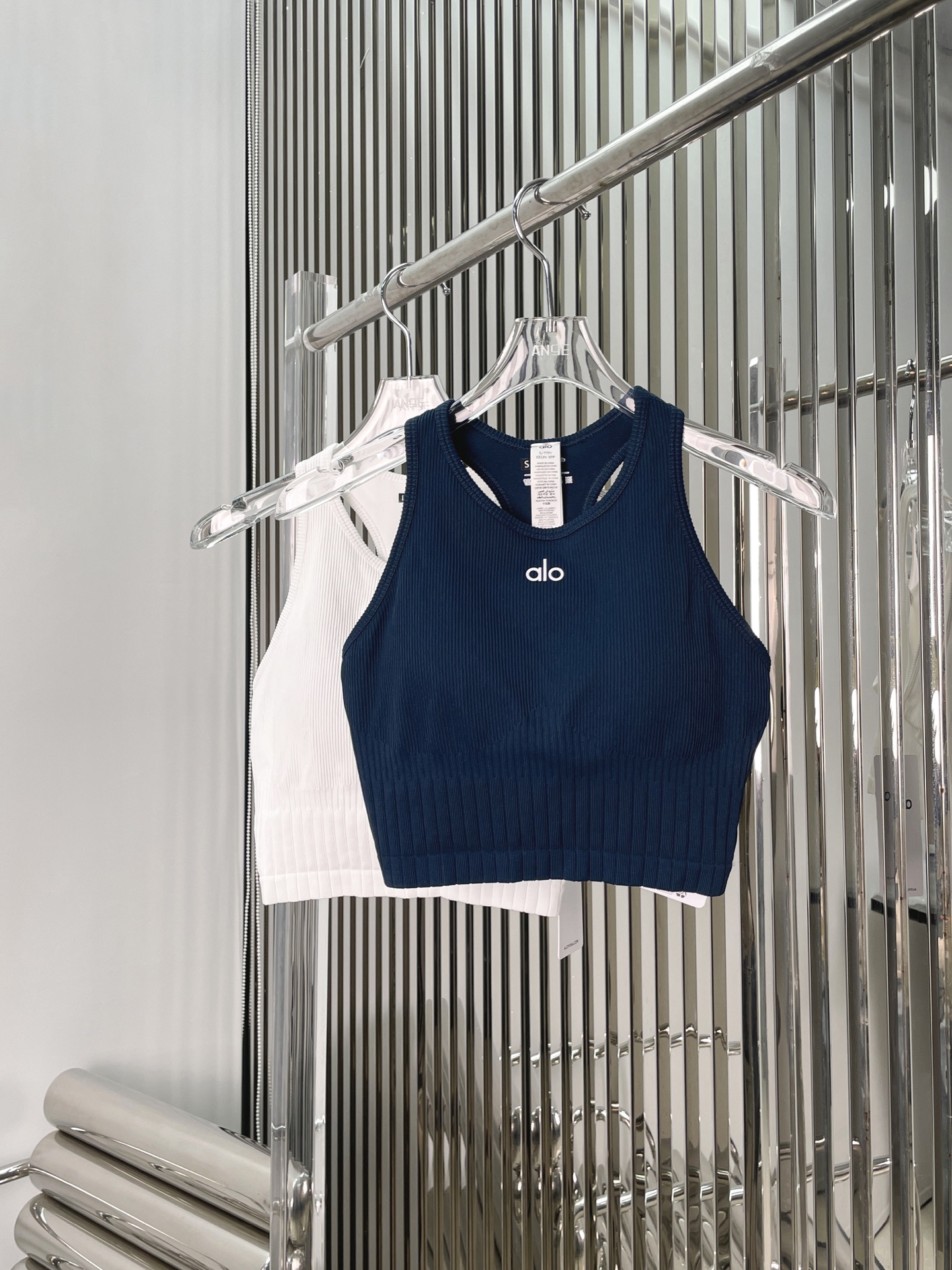 NO:329912,[Love] New [Love]!  Latest ALO 25NEW chest cup chest pad integrated knitted sports vest. Color white, navy blue. Size SML., alexander wang19860909[爱心]新款[爱心]！最新ALO 25NEW 胸杯胸垫一体针织运动背心.颜色白、海军蓝.尺码SML.,,alexander wang,Women's clothing