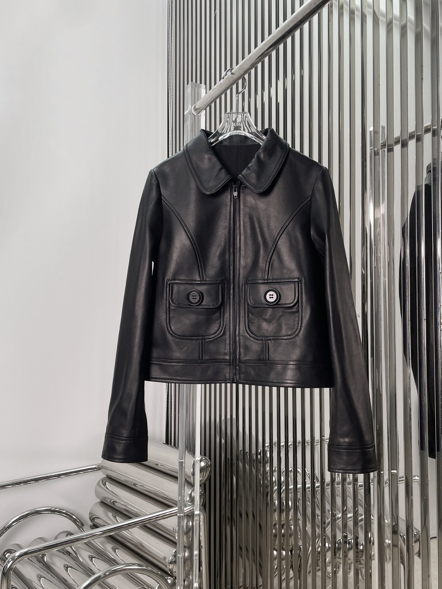 NO:567996,Comes with dust bag [love] New style [love]!  The latest CE 25NEW lambskin zipper leather jacket imported from New Zealand. Sizes SML,,jackets & coats,sheepskin,alexander wang19860909配防尘袋[爱心]新款[爱心]！最新CE 25NEW 新西兰进口小羊皮拉链皮夹克.尺码SML,,jackets & coats,sheepskin,alexander wang,Women's clothing