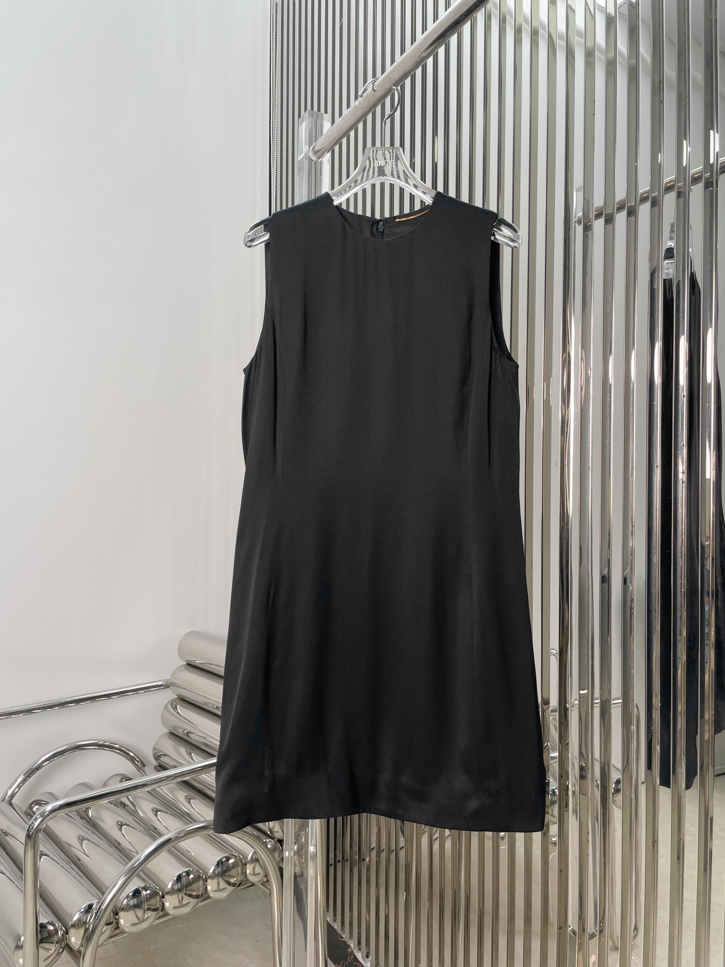 NO:653911,[Love] New style [Love]!  The latest SLP 25NEW acetate sleeveless little black dress. Size SML.P,,loro piana,skirts,alexander wang19860909[爱心]新款[爱心]！最新SLP 25NEW 醋酸无袖小黑裙.尺码SML.P,,loro piana,skirts,alexander wang,Women's clothing